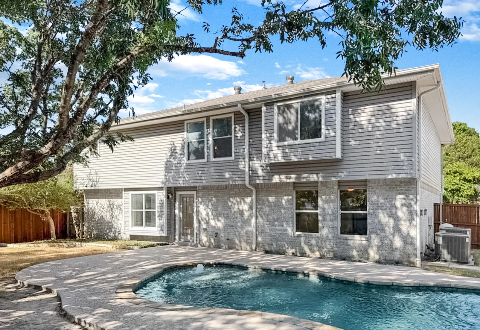 Single Family Residence For Sale in Denton County , 2711 Vistaview Drive, Corinth, Texas 76210, 4 Bedroom, 3 Bathroom, 2 Garage spaces, 3,056 Sqft, built in 1994, mls#21387662, Real Estate Agent in Corinth, Homes For Sale in Denton county, Homes For Sale in Corinth, Realtor in Corinth Texas, Real Estate Brokerage Independent Realty Texas, Luminita Cordes Realtor