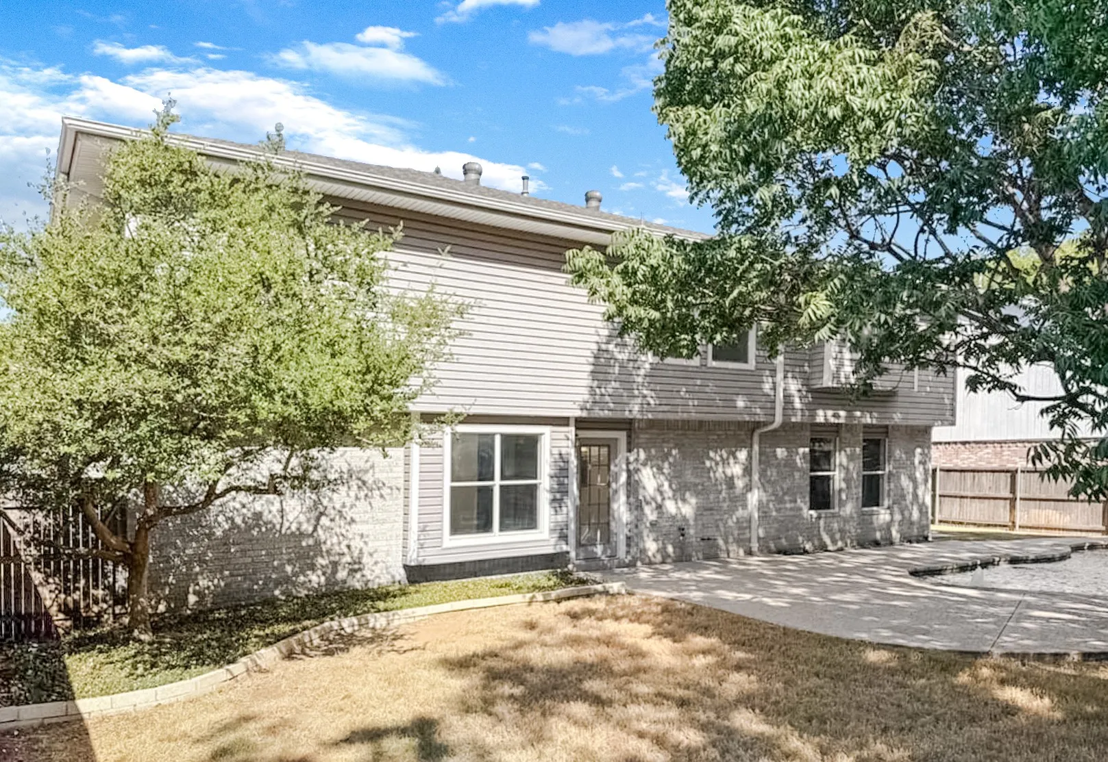 Single Family Residence For Sale in Denton County , 2711 Vistaview Drive, Corinth, Texas 76210, 4 Bedroom, 3 Bathroom, 2 Garage spaces, 3,056 Sqft, built in 1994, mls#21387662, Real Estate Agent in Corinth, Homes For Sale in Denton county, Homes For Sale in Corinth, Realtor in Corinth Texas, Real Estate Brokerage Independent Realty Texas, Luminita Cordes Realtor