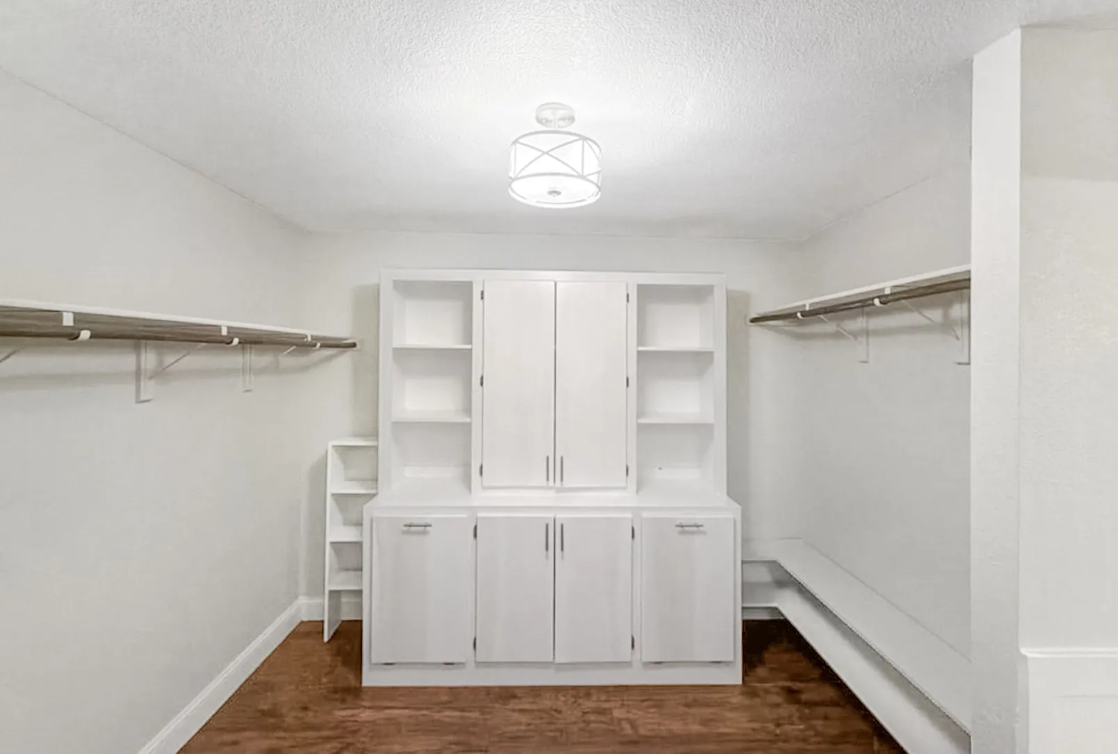 Single Family Residence For Sale in Denton County , 2711 Vistaview Drive, Corinth, Texas 76210, 4 Bedroom, 3 Bathroom, 2 Garage spaces, 3,056 Sqft, built in 1994, mls#21387662, Real Estate Agent in Corinth, Homes For Sale in Denton county, Homes For Sale in Corinth, Realtor in Corinth Texas, Real Estate Brokerage Independent Realty Texas, Luminita Cordes Realtor