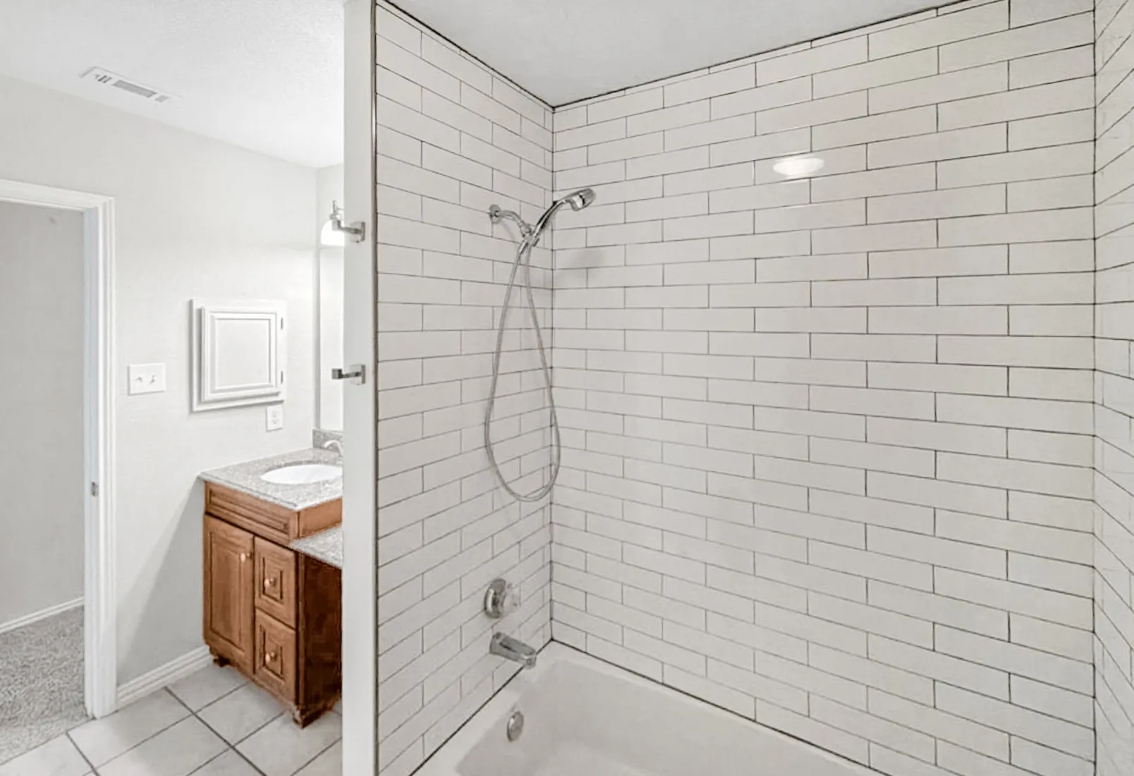Single Family Residence For Sale in Denton County , 2711 Vistaview Drive, Corinth, Texas 76210, 4 Bedroom, 3 Bathroom, 2 Garage spaces, 3,056 Sqft, built in 1994, mls#21387662, Real Estate Agent in Corinth, Homes For Sale in Denton county, Homes For Sale in Corinth, Realtor in Corinth Texas, Real Estate Brokerage Independent Realty Texas, Luminita Cordes Realtor