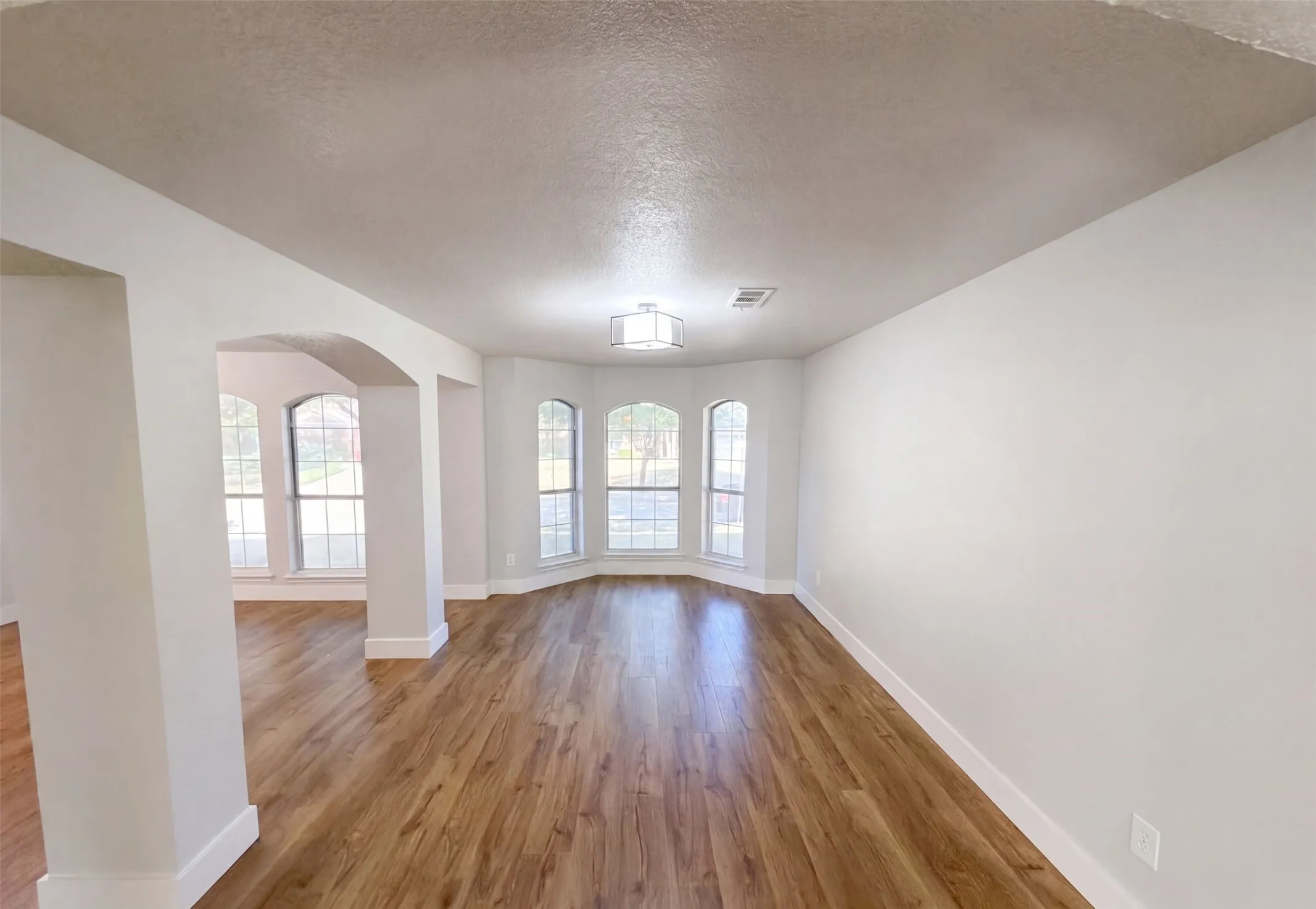 Single Family Residence For Sale in Denton County , 2711 Vistaview Drive, Corinth, Texas 76210, 4 Bedroom, 3 Bathroom, 2 Garage spaces, 3,056 Sqft, built in 1994, mls#21387662, Real Estate Agent in Corinth, Homes For Sale in Denton county, Homes For Sale in Corinth, Realtor in Corinth Texas, Real Estate Brokerage Independent Realty Texas, Luminita Cordes Realtor