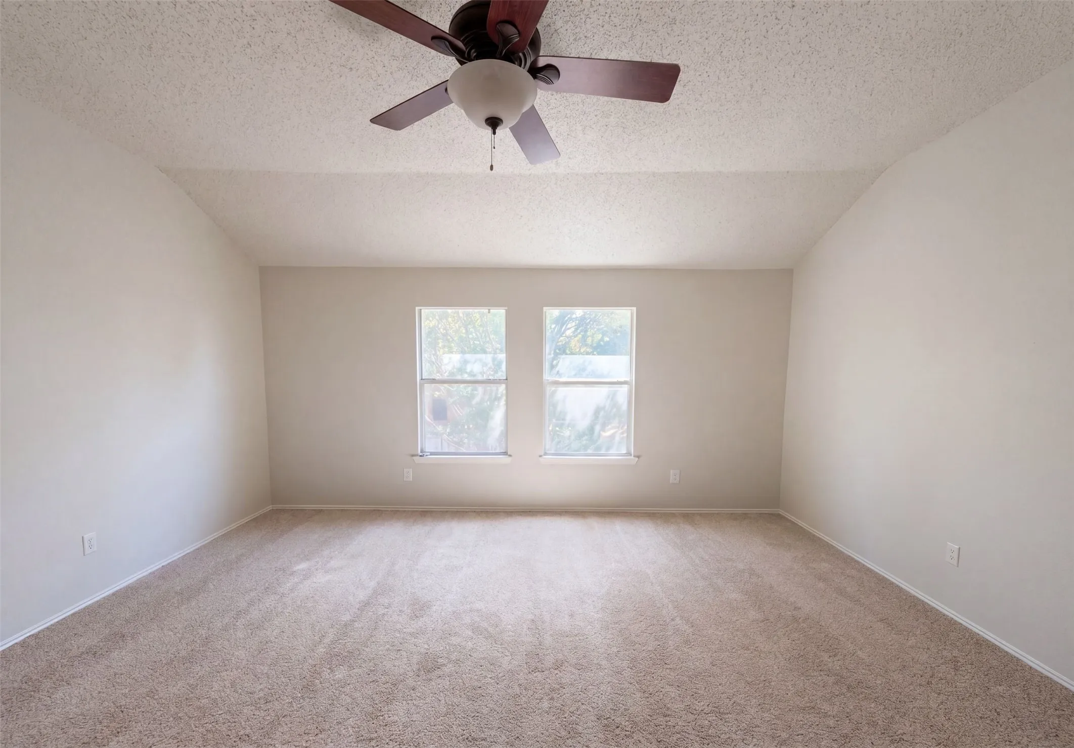 Single Family Residence For Sale in Denton County , 2711 Vistaview Drive, Corinth, Texas 76210, 4 Bedroom, 3 Bathroom, 2 Garage spaces, 3,056 Sqft, built in 1994, mls#21387662, Real Estate Agent in Corinth, Homes For Sale in Denton county, Homes For Sale in Corinth, Realtor in Corinth Texas, Real Estate Brokerage Independent Realty Texas, Luminita Cordes Realtor
