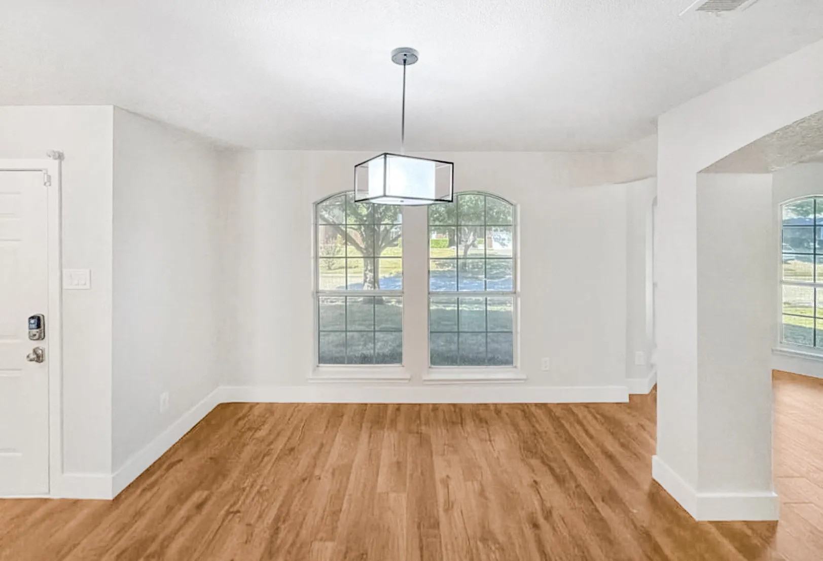 Single Family Residence For Sale in Denton County , 2711 Vistaview Drive, Corinth, Texas 76210, 4 Bedroom, 3 Bathroom, 2 Garage spaces, 3,056 Sqft, built in 1994, mls#21387662, Real Estate Agent in Corinth, Homes For Sale in Denton county, Homes For Sale in Corinth, Realtor in Corinth Texas, Real Estate Brokerage Independent Realty Texas, Luminita Cordes Realtor
