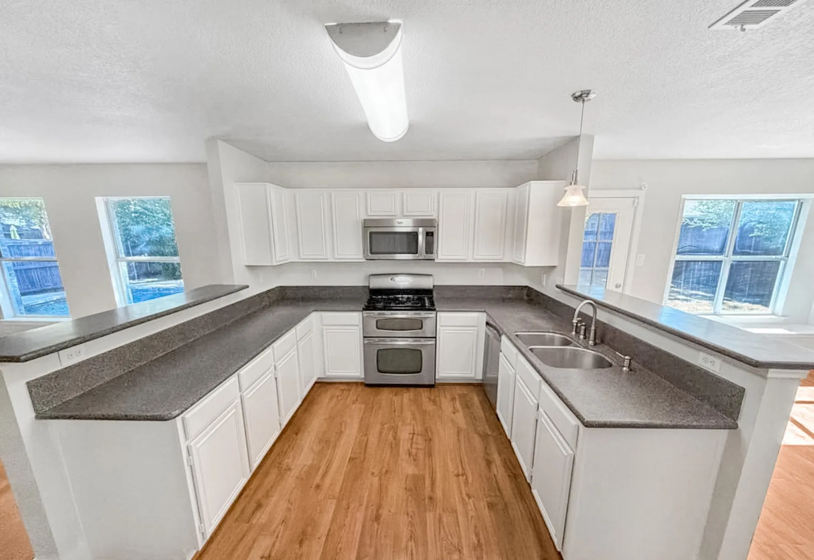 Single Family Residence For Sale in Denton County , 2711 Vistaview Drive, Corinth, Texas 76210, 4 Bedroom, 3 Bathroom, 2 Garage spaces, 3,056 Sqft, built in 1994, mls#21387662, Real Estate Agent in Corinth, Homes For Sale in Denton county, Homes For Sale in Corinth, Realtor in Corinth Texas, Real Estate Brokerage Independent Realty Texas, Luminita Cordes Realtor