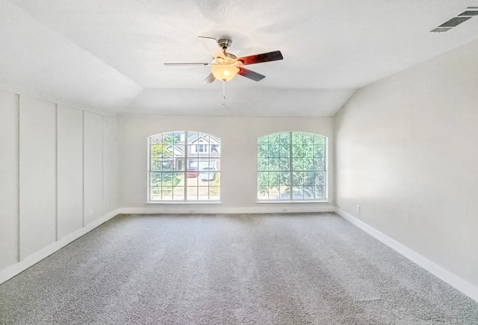 Single Family Residence For Sale in Denton County , 2711 Vistaview Drive, Corinth, Texas 76210, 4 Bedroom, 3 Bathroom, 2 Garage spaces, 3,056 Sqft, built in 1994, mls#21387662, Real Estate Agent in Corinth, Homes For Sale in Denton county, Homes For Sale in Corinth, Realtor in Corinth Texas, Real Estate Brokerage Independent Realty Texas, Luminita Cordes Realtor