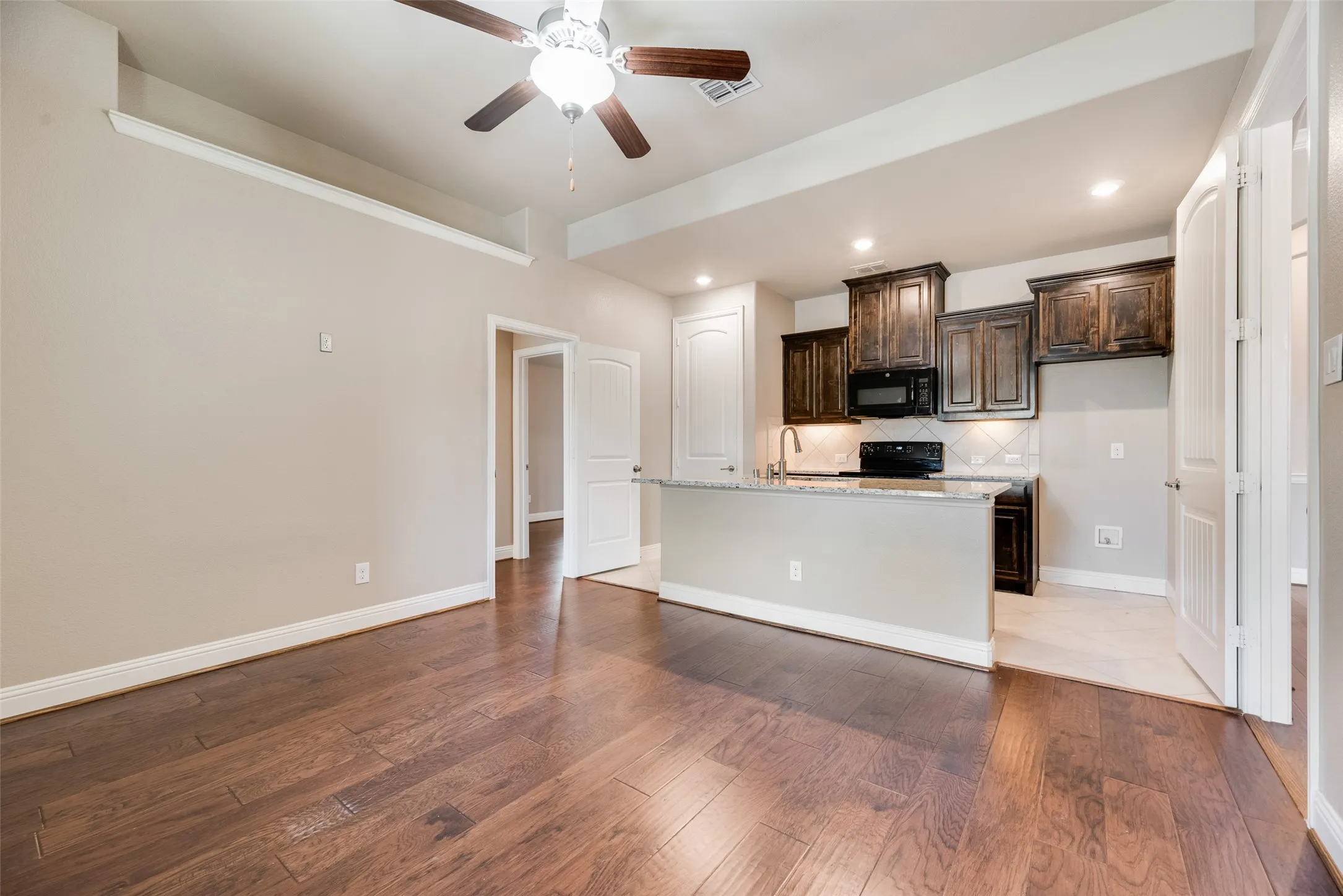 Single Family Residence For Rent in Collin County , 4304 Caney Creek Circle, Prosper, Texas 75078, 4 Bedroom, 3 Bathroom, 2 Garage spaces, 2,750 Sqft, built in 2018, mls#21387665, Real Estate Agent in Prosper, Homes For Rent in Collin county, Homes For Rent in Prosper, Realtor in Prosper Texas, Real Estate Brokerage Independent Realty Texas, Luminita Cordes Realtor