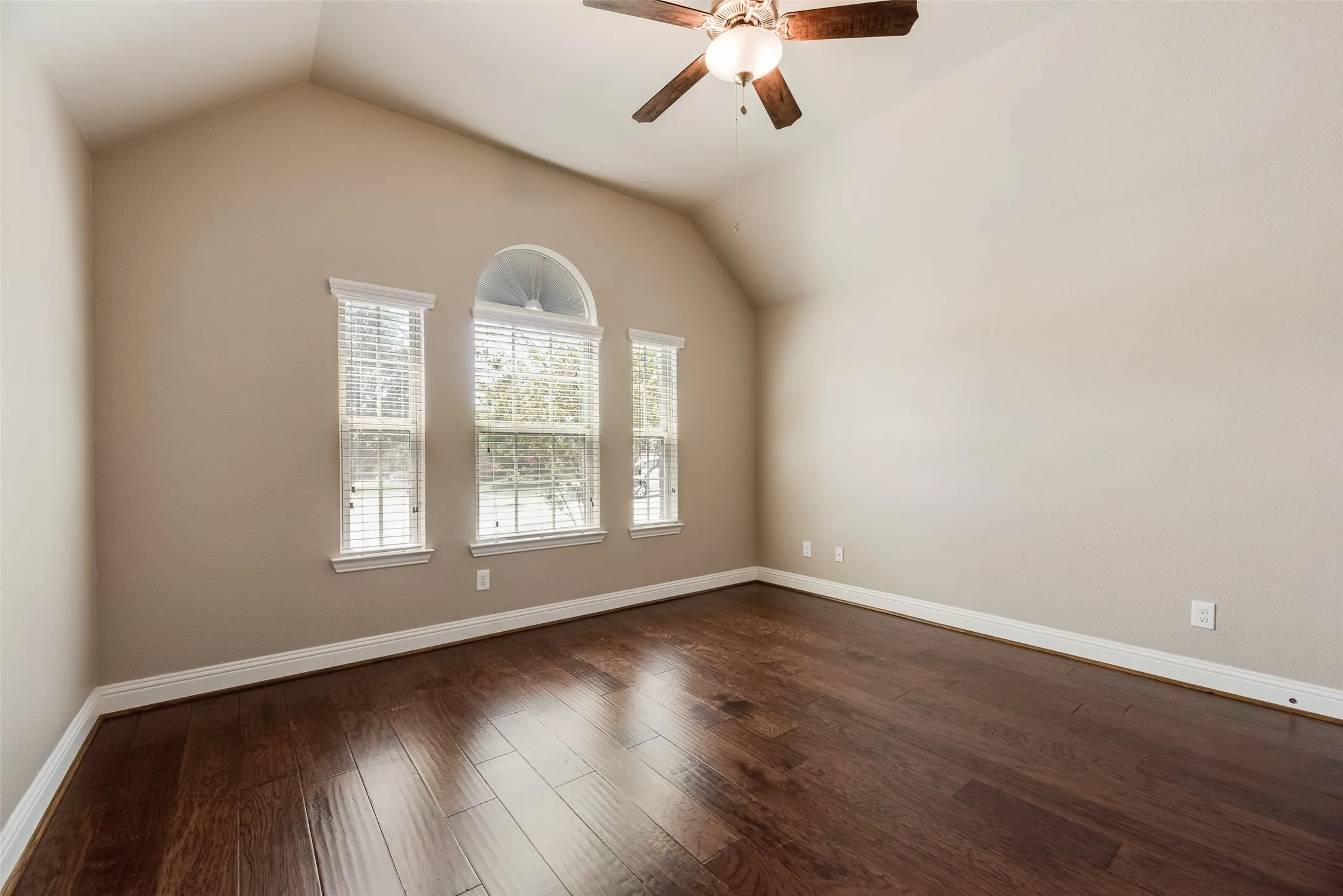 Single Family Residence For Rent in Collin County , 4304 Caney Creek Circle, Prosper, Texas 75078, 4 Bedroom, 3 Bathroom, 2 Garage spaces, 2,750 Sqft, built in 2018, mls#21387665, Real Estate Agent in Prosper, Homes For Rent in Collin county, Homes For Rent in Prosper, Realtor in Prosper Texas, Real Estate Brokerage Independent Realty Texas, Luminita Cordes Realtor