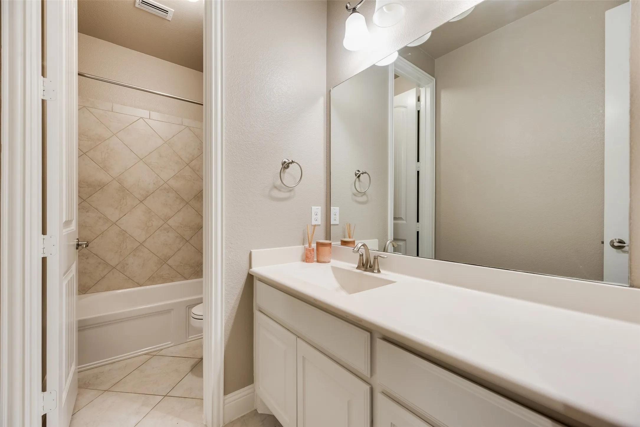 Single Family Residence For Rent in Collin County , 4304 Caney Creek Circle, Prosper, Texas 75078, 4 Bedroom, 3 Bathroom, 2 Garage spaces, 2,750 Sqft, built in 2018, mls#21387665, Real Estate Agent in Prosper, Homes For Rent in Collin county, Homes For Rent in Prosper, Realtor in Prosper Texas, Real Estate Brokerage Independent Realty Texas, Luminita Cordes Realtor