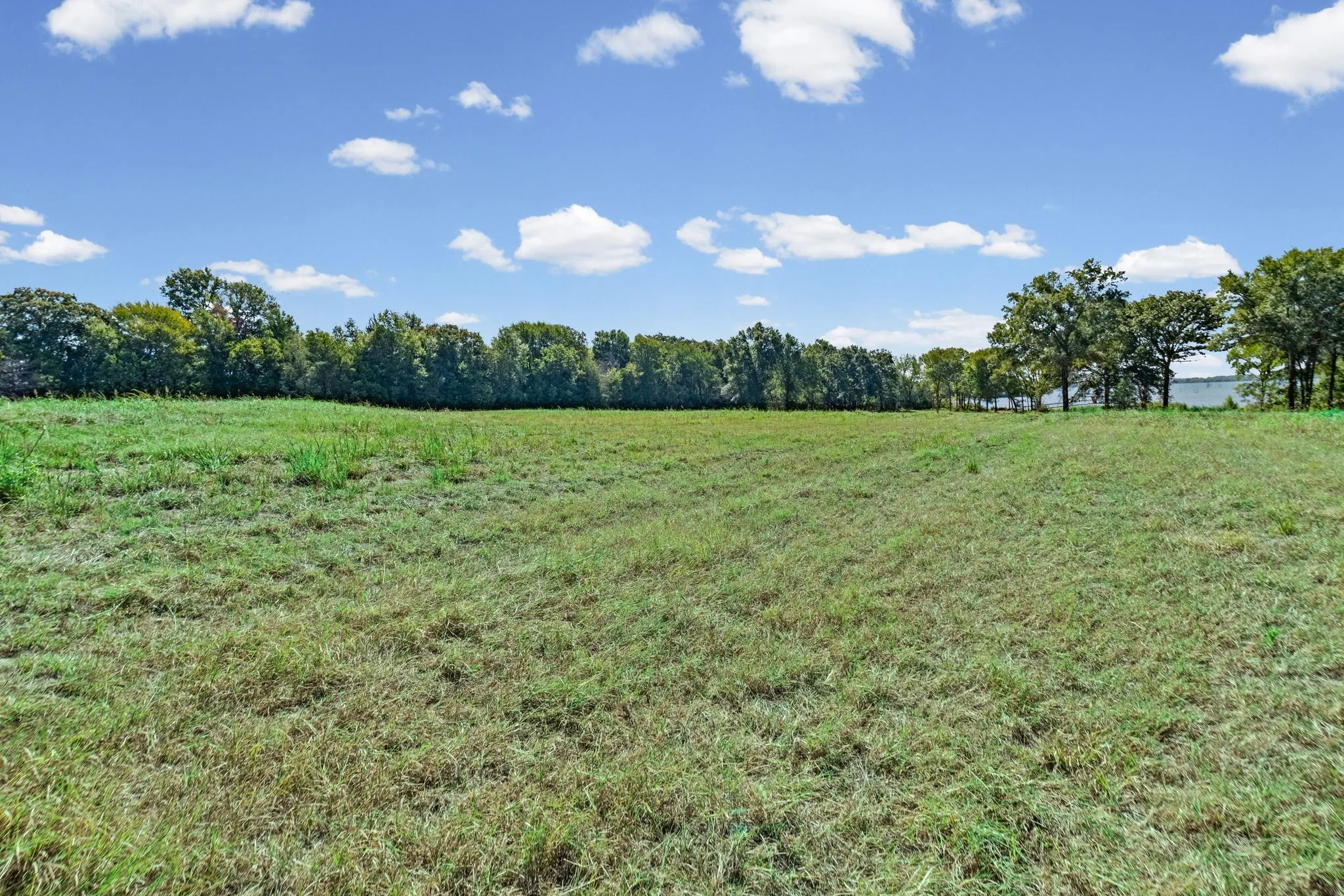 Single Family Residence For Sale in Hunt County , 3269 Callaway Lane, Quinlan, Texas 75474, 1 Bedroom, 1 Bathroom, 3 Garage spaces, 1,040 Sqft, built in 2006, mls#21387606, Real Estate Agent in Quinlan, Homes For Sale in Hunt county, Homes For Sale in Quinlan, Realtor in Quinlan Texas, Real Estate Brokerage Independent Realty Texas, Luminita Cordes Realtor