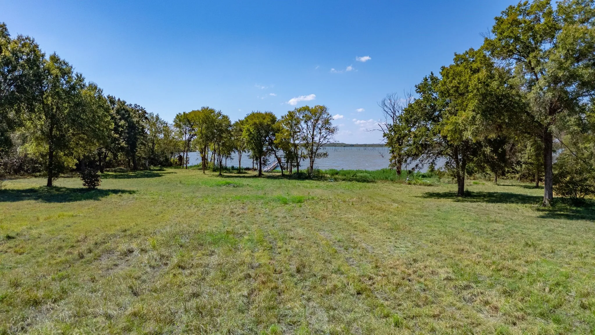 Single Family Residence For Sale in Hunt County , 3269 Callaway Lane, Quinlan, Texas 75474, 1 Bedroom, 1 Bathroom, 3 Garage spaces, 1,040 Sqft, built in 2006, mls#21387606, Real Estate Agent in Quinlan, Homes For Sale in Hunt county, Homes For Sale in Quinlan, Realtor in Quinlan Texas, Real Estate Brokerage Independent Realty Texas, Luminita Cordes Realtor
