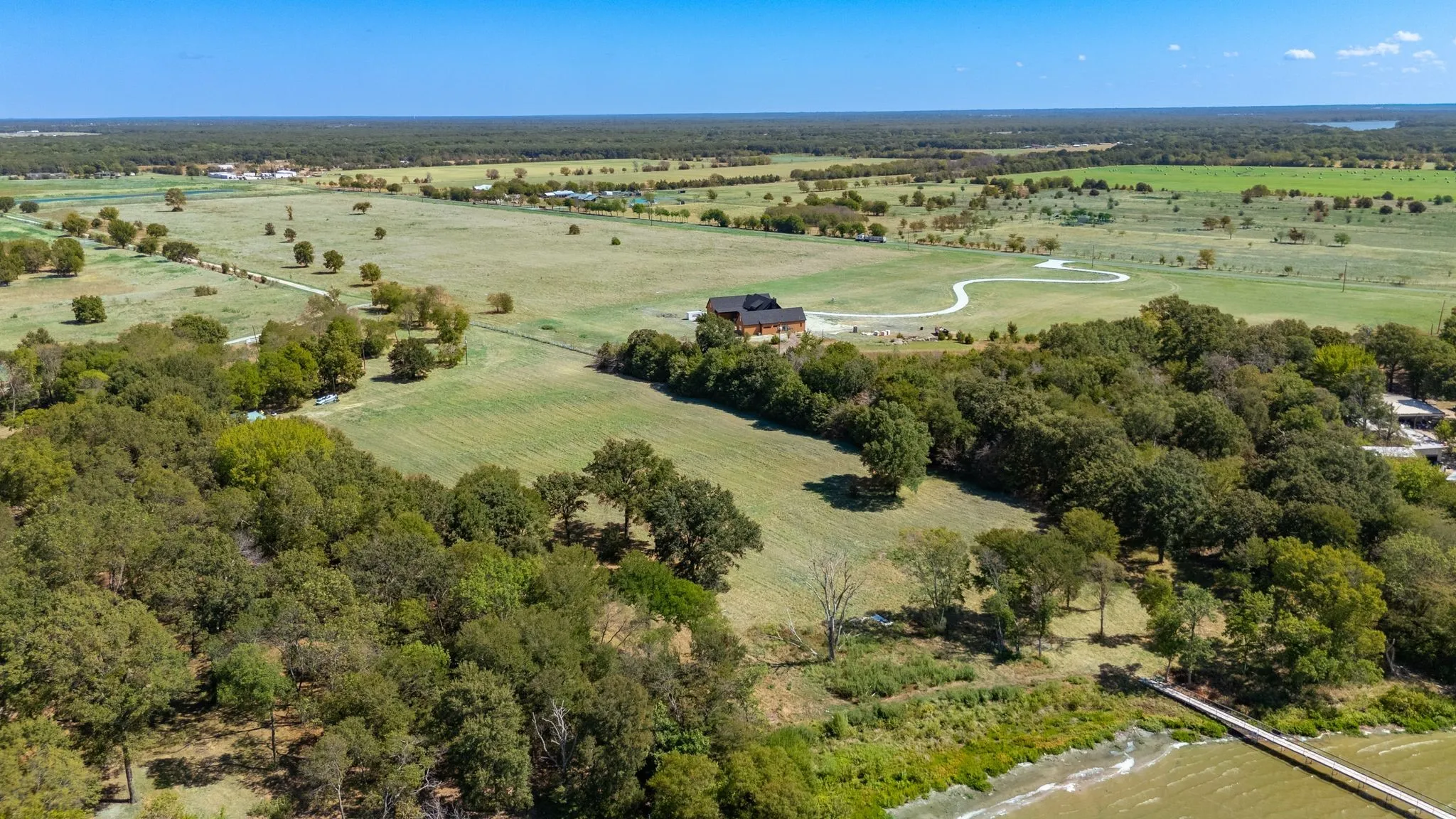 Single Family Residence For Sale in Hunt County , 3269 Callaway Lane, Quinlan, Texas 75474, 1 Bedroom, 1 Bathroom, 3 Garage spaces, 1,040 Sqft, built in 2006, mls#21387606, Real Estate Agent in Quinlan, Homes For Sale in Hunt county, Homes For Sale in Quinlan, Realtor in Quinlan Texas, Real Estate Brokerage Independent Realty Texas, Luminita Cordes Realtor