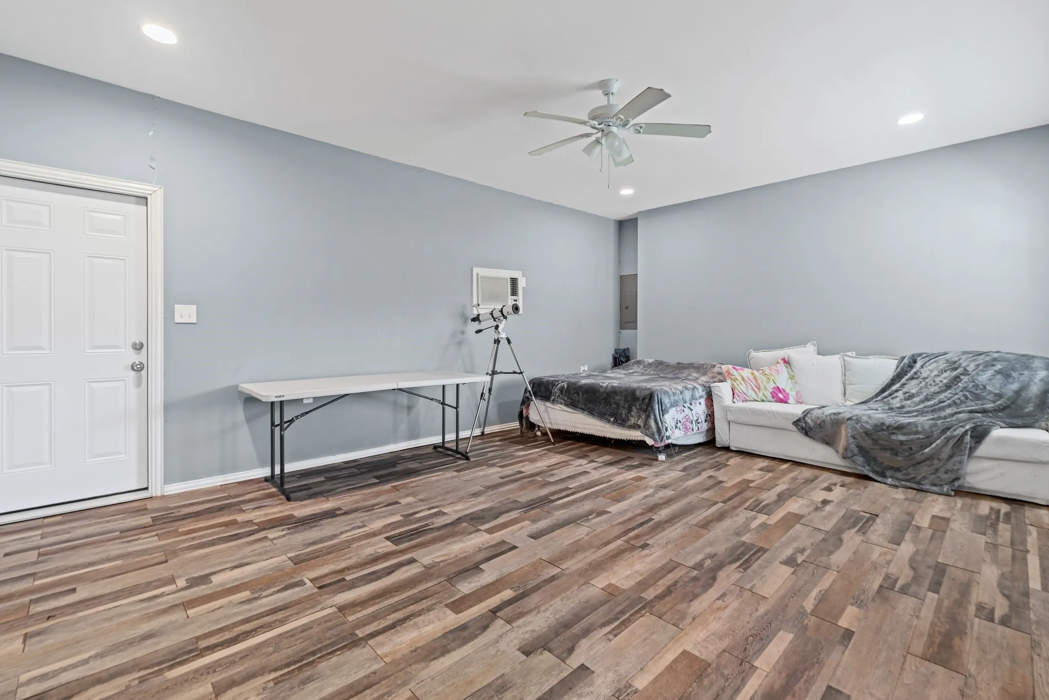 Single Family Residence For Sale in Hunt County , 3269 Callaway Lane, Quinlan, Texas 75474, 1 Bedroom, 1 Bathroom, 3 Garage spaces, 1,040 Sqft, built in 2006, mls#21387606, Real Estate Agent in Quinlan, Homes For Sale in Hunt county, Homes For Sale in Quinlan, Realtor in Quinlan Texas, Real Estate Brokerage Independent Realty Texas, Luminita Cordes Realtor