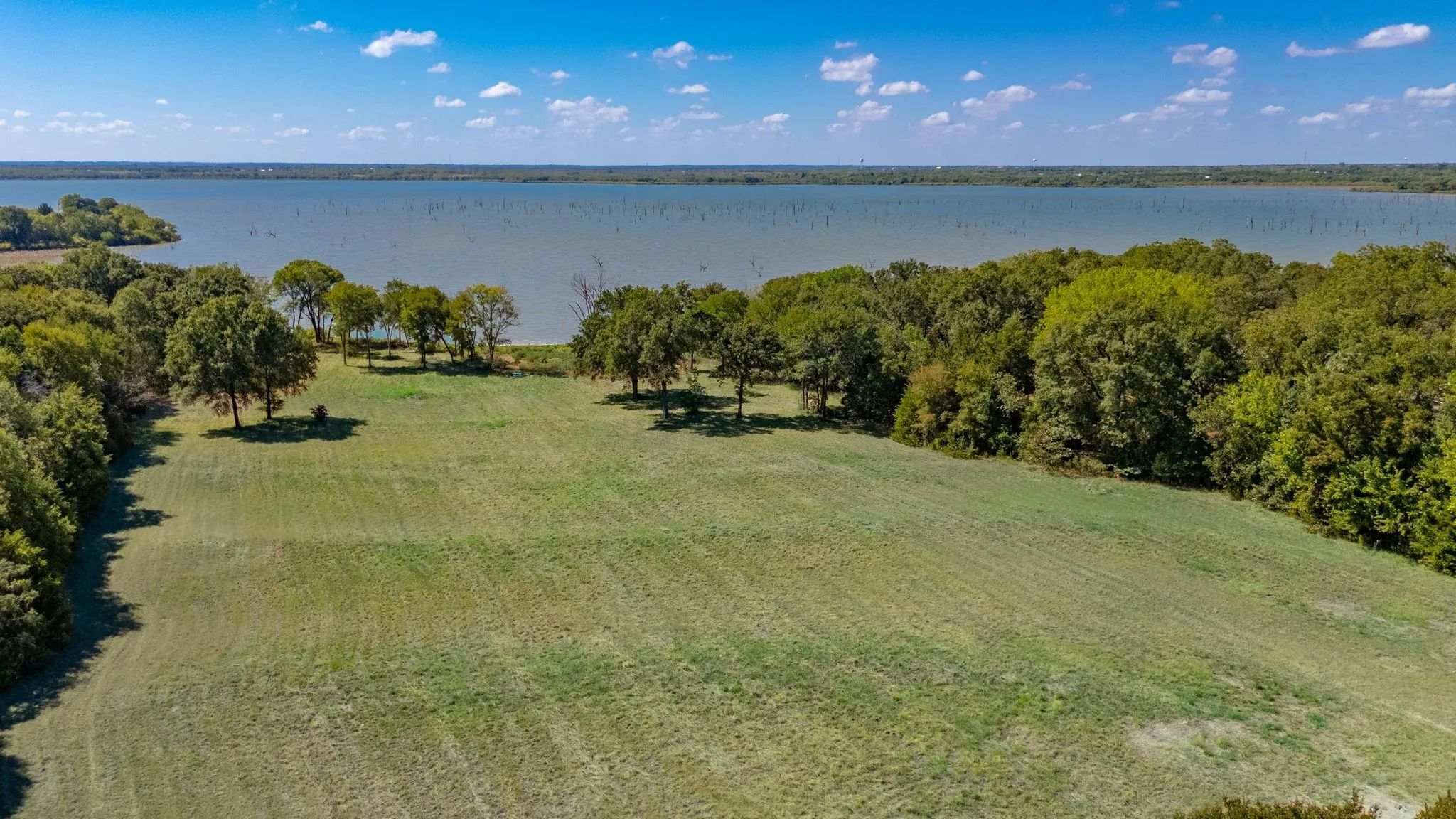 Single Family Residence For Sale in Hunt County , 3269 Callaway Lane, Quinlan, Texas 75474, 1 Bedroom, 1 Bathroom, 3 Garage spaces, 1,040 Sqft, built in 2006, mls#21387606, Real Estate Agent in Quinlan, Homes For Sale in Hunt county, Homes For Sale in Quinlan, Realtor in Quinlan Texas, Real Estate Brokerage Independent Realty Texas, Luminita Cordes Realtor