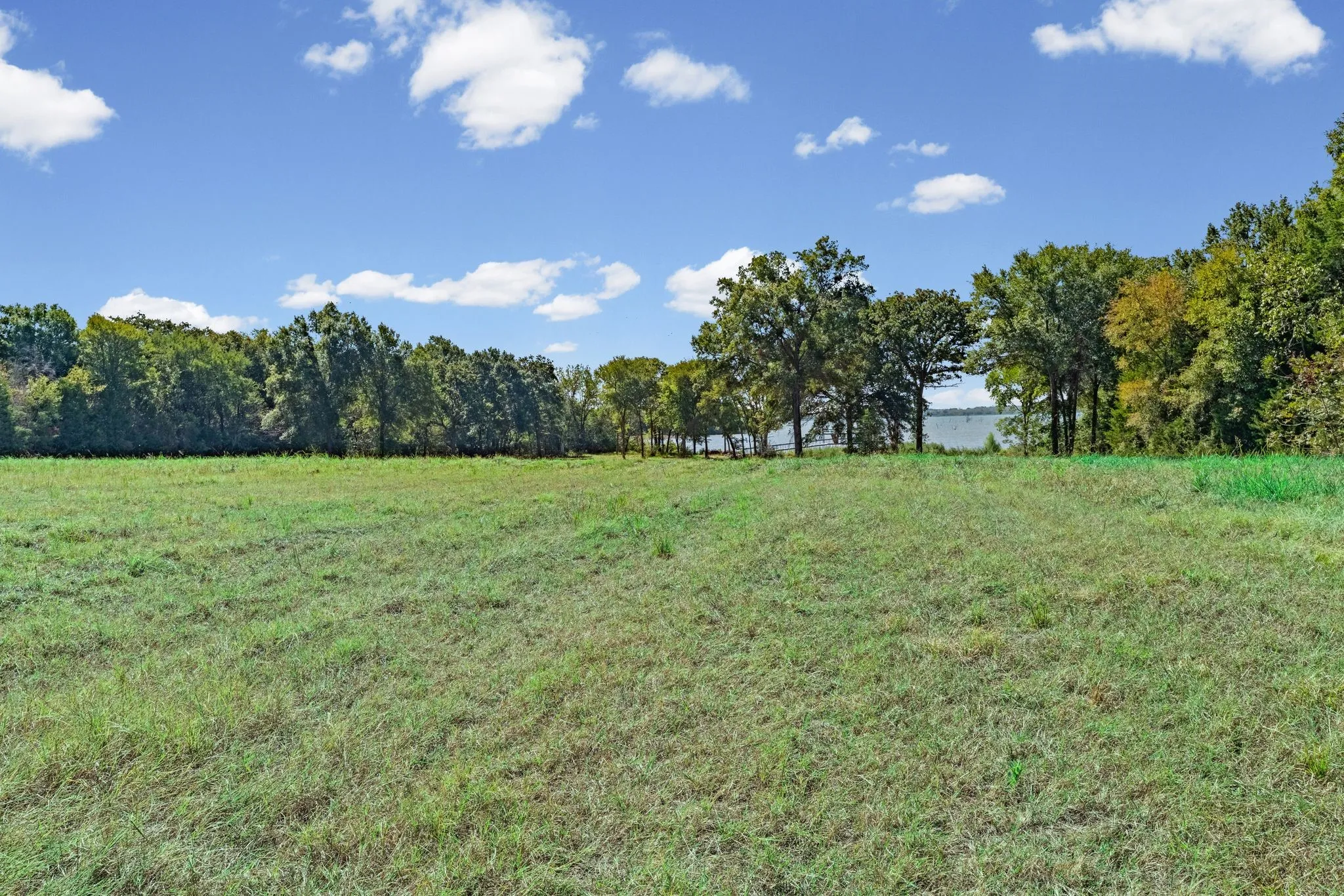 Single Family Residence For Sale in Hunt County , 3269 Callaway Lane, Quinlan, Texas 75474, 1 Bedroom, 1 Bathroom, 3 Garage spaces, 1,040 Sqft, built in 2006, mls#21387606, Real Estate Agent in Quinlan, Homes For Sale in Hunt county, Homes For Sale in Quinlan, Realtor in Quinlan Texas, Real Estate Brokerage Independent Realty Texas, Luminita Cordes Realtor