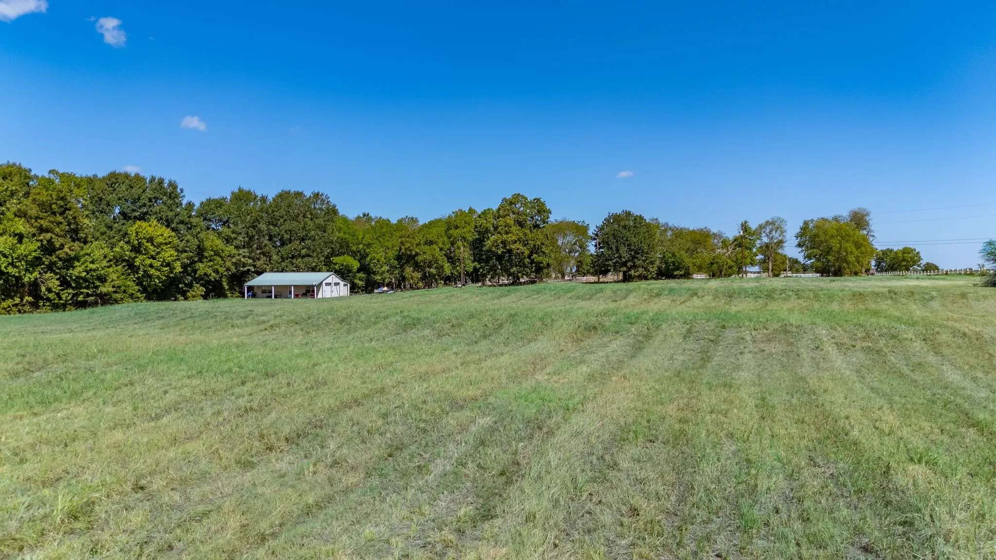Single Family Residence For Sale in Hunt County , 3269 Callaway Lane, Quinlan, Texas 75474, 1 Bedroom, 1 Bathroom, 3 Garage spaces, 1,040 Sqft, built in 2006, mls#21387606, Real Estate Agent in Quinlan, Homes For Sale in Hunt county, Homes For Sale in Quinlan, Realtor in Quinlan Texas, Real Estate Brokerage Independent Realty Texas, Luminita Cordes Realtor