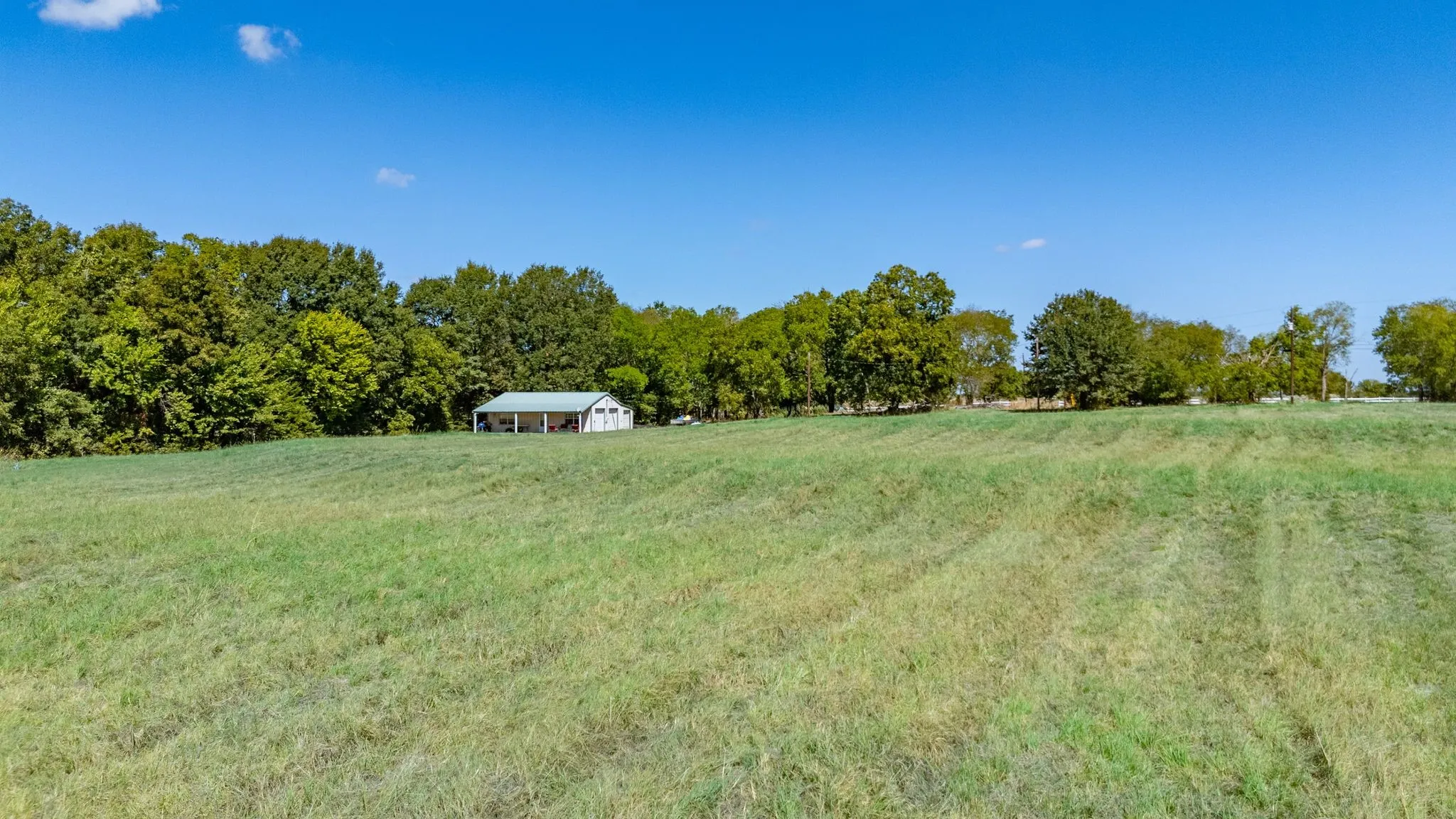 Single Family Residence For Sale in Hunt County , 3269 Callaway Lane, Quinlan, Texas 75474, 1 Bedroom, 1 Bathroom, 3 Garage spaces, 1,040 Sqft, built in 2006, mls#21387606, Real Estate Agent in Quinlan, Homes For Sale in Hunt county, Homes For Sale in Quinlan, Realtor in Quinlan Texas, Real Estate Brokerage Independent Realty Texas, Luminita Cordes Realtor