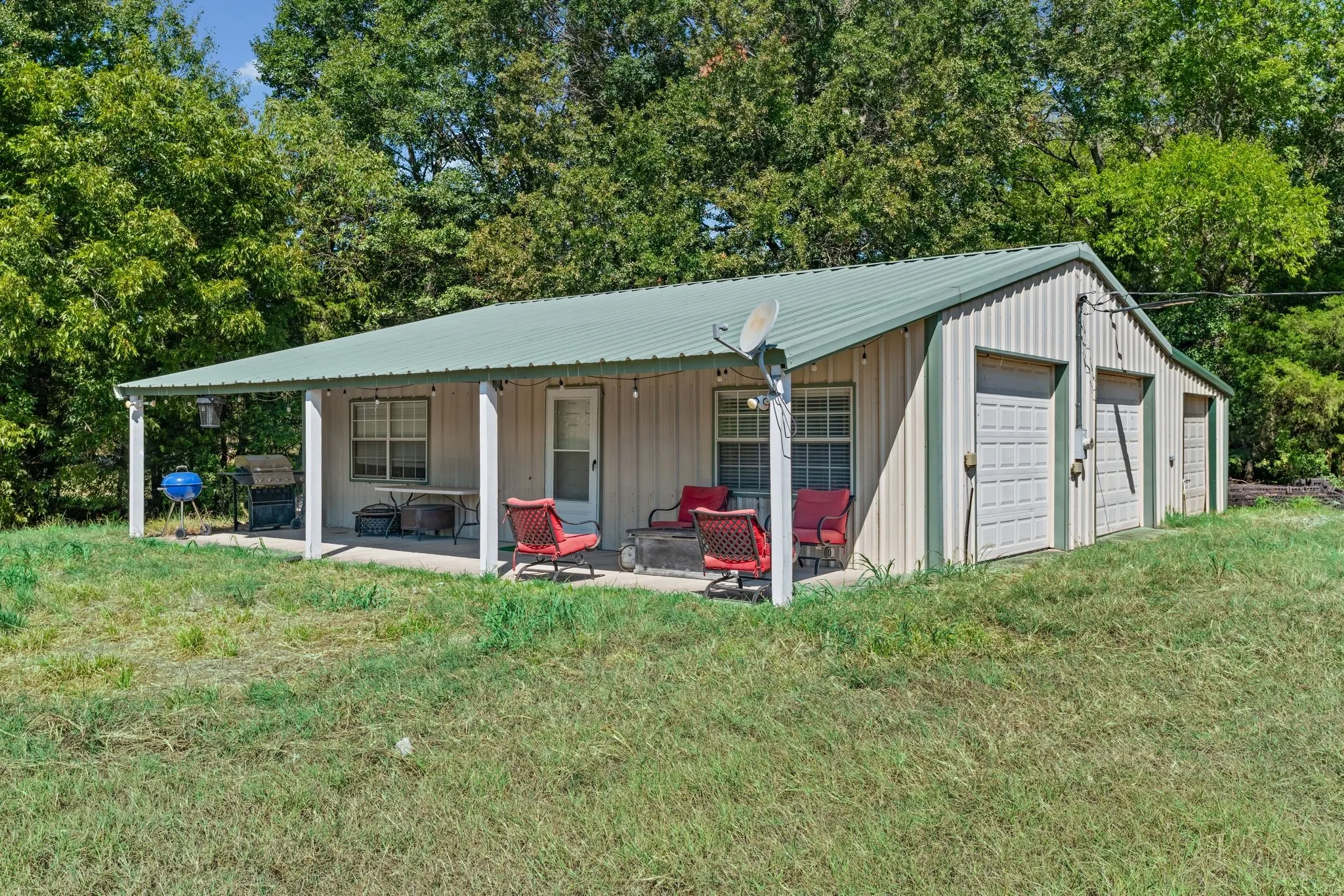 Single Family Residence For Sale in Hunt County , 3269 Callaway Lane, Quinlan, Texas 75474, 1 Bedroom, 1 Bathroom, 3 Garage spaces, 1,040 Sqft, built in 2006, mls#21387606, Real Estate Agent in Quinlan, Homes For Sale in Hunt county, Homes For Sale in Quinlan, Realtor in Quinlan Texas, Real Estate Brokerage Independent Realty Texas, Luminita Cordes Realtor