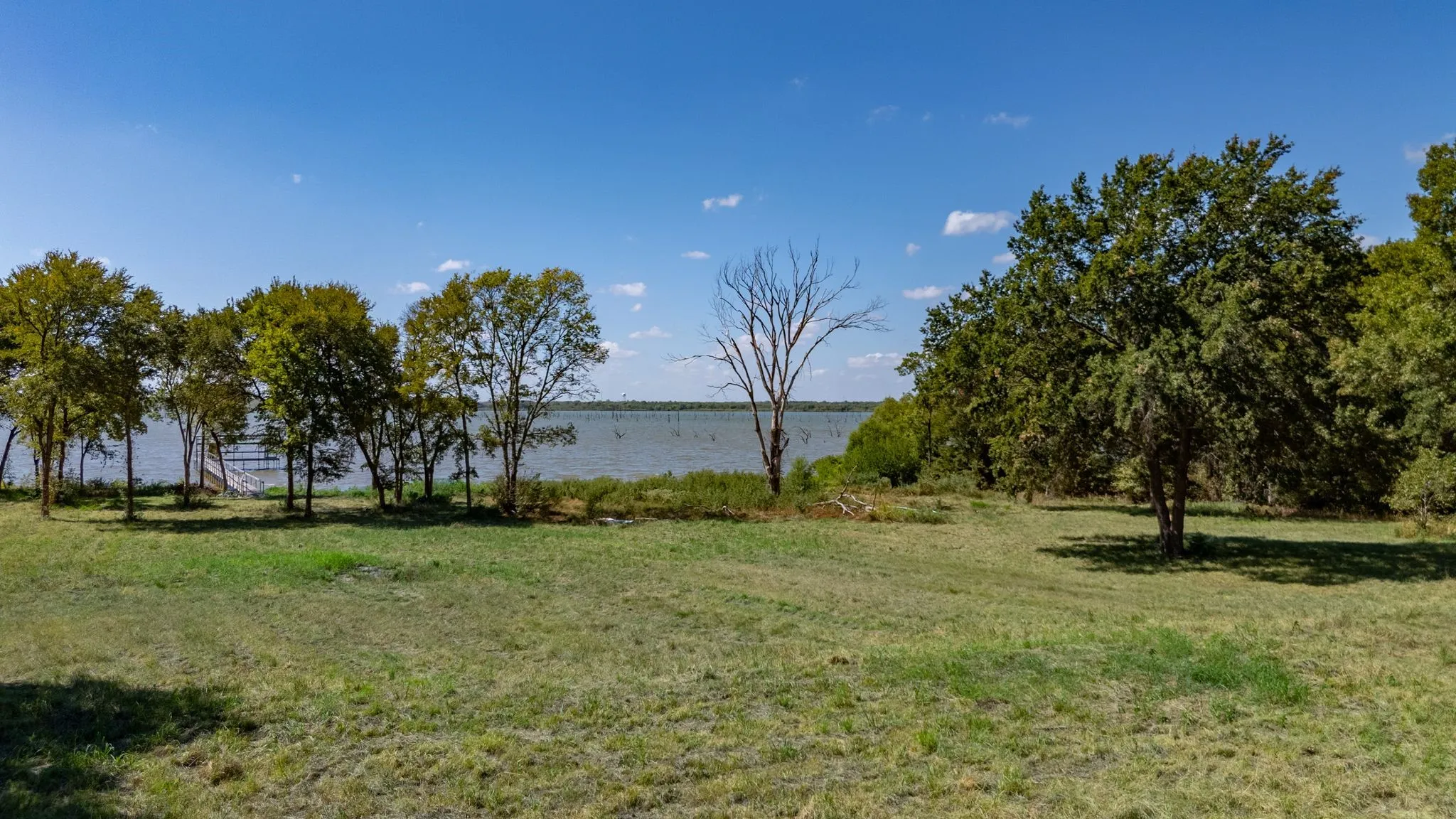 Single Family Residence For Sale in Hunt County , 3269 Callaway Lane, Quinlan, Texas 75474, 1 Bedroom, 1 Bathroom, 3 Garage spaces, 1,040 Sqft, built in 2006, mls#21387606, Real Estate Agent in Quinlan, Homes For Sale in Hunt county, Homes For Sale in Quinlan, Realtor in Quinlan Texas, Real Estate Brokerage Independent Realty Texas, Luminita Cordes Realtor