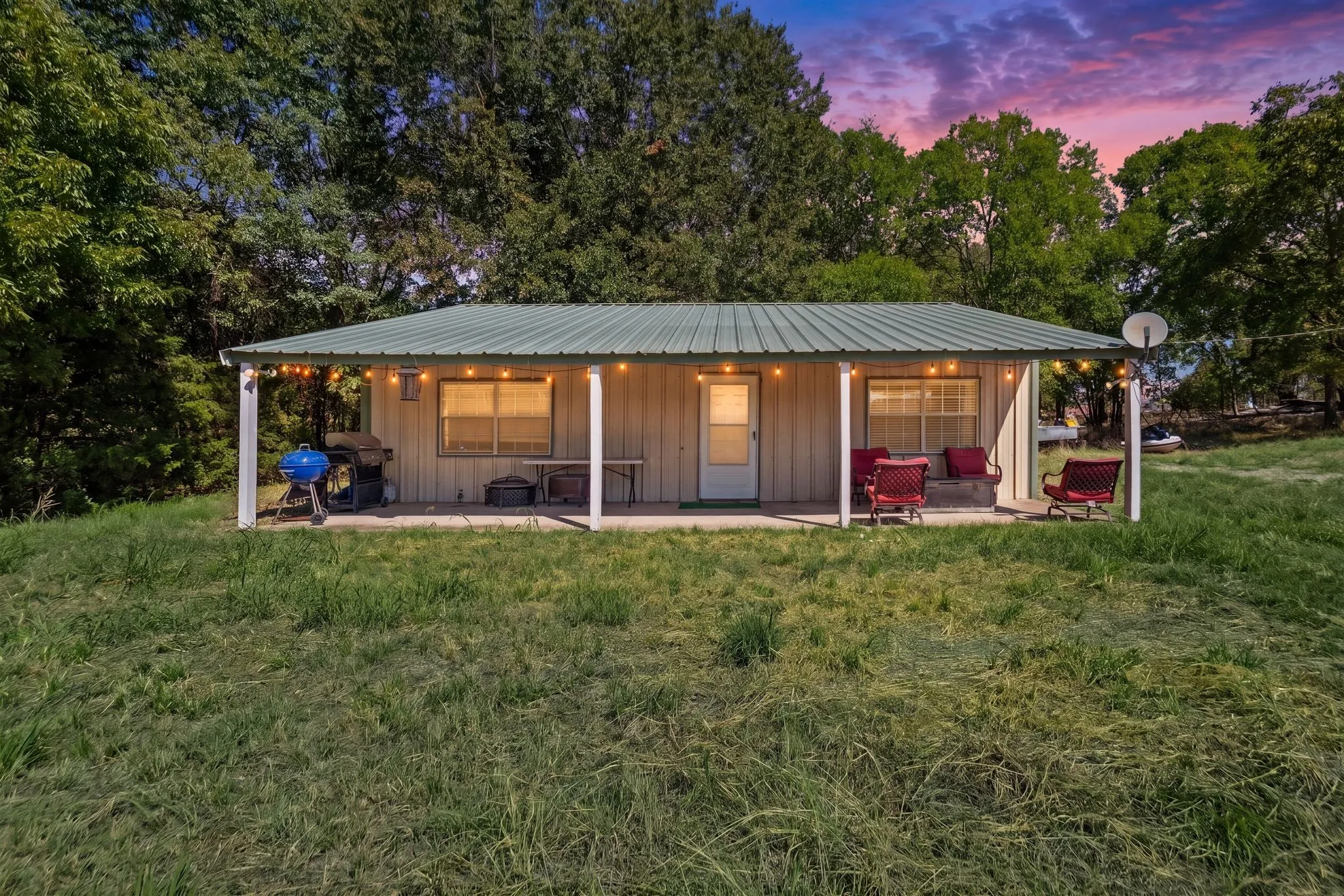 Single Family Residence For Sale in Hunt County , 3269 Callaway Lane, Quinlan, Texas 75474, 1 Bedroom, 1 Bathroom, 3 Garage spaces, 1,040 Sqft, built in 2006, mls#21387606, Real Estate Agent in Quinlan, Homes For Sale in Hunt county, Homes For Sale in Quinlan, Realtor in Quinlan Texas, Real Estate Brokerage Independent Realty Texas, Luminita Cordes Realtor