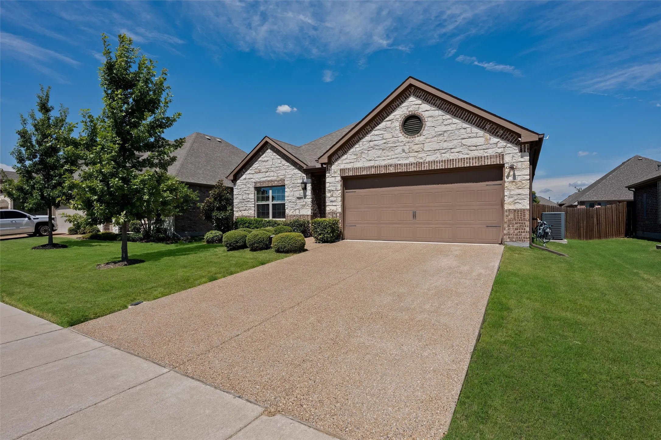 Single Family Residence For Sale in Collin County , 3017 Bobcat Drive, Melissa, Texas 75454, 3 Bedroom, 2 Bathroom, 2 Garage spaces, 1,600 Sqft, built in 2020, mls#21387685, Real Estate Agent in Melissa, Homes For Sale in Collin county, Homes For Sale in Melissa, Realtor in Melissa Texas, Real Estate Brokerage Independent Realty Texas, Luminita Cordes Realtor