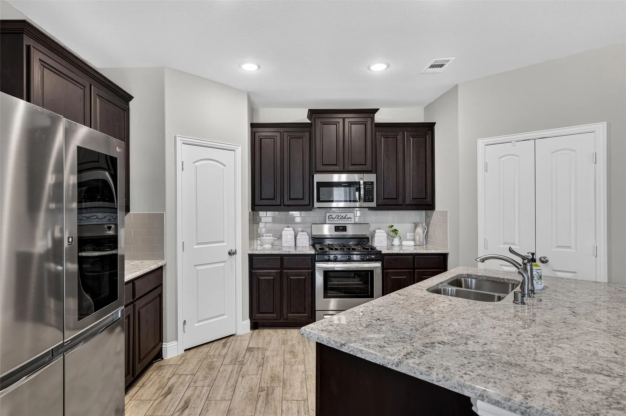 Single Family Residence For Sale in Collin County , 3017 Bobcat Drive, Melissa, Texas 75454, 3 Bedroom, 2 Bathroom, 2 Garage spaces, 1,600 Sqft, built in 2020, mls#21387685, Real Estate Agent in Melissa, Homes For Sale in Collin county, Homes For Sale in Melissa, Realtor in Melissa Texas, Real Estate Brokerage Independent Realty Texas, Luminita Cordes Realtor
