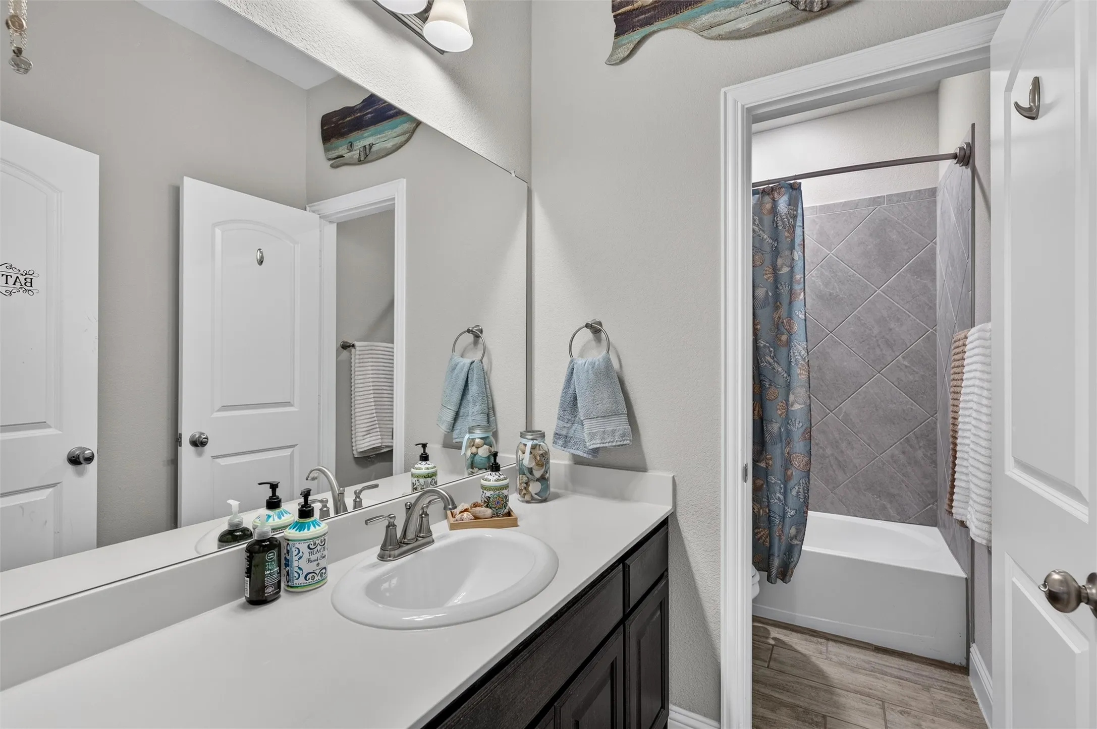 Single Family Residence For Sale in Collin County , 3017 Bobcat Drive, Melissa, Texas 75454, 3 Bedroom, 2 Bathroom, 2 Garage spaces, 1,600 Sqft, built in 2020, mls#21387685, Real Estate Agent in Melissa, Homes For Sale in Collin county, Homes For Sale in Melissa, Realtor in Melissa Texas, Real Estate Brokerage Independent Realty Texas, Luminita Cordes Realtor