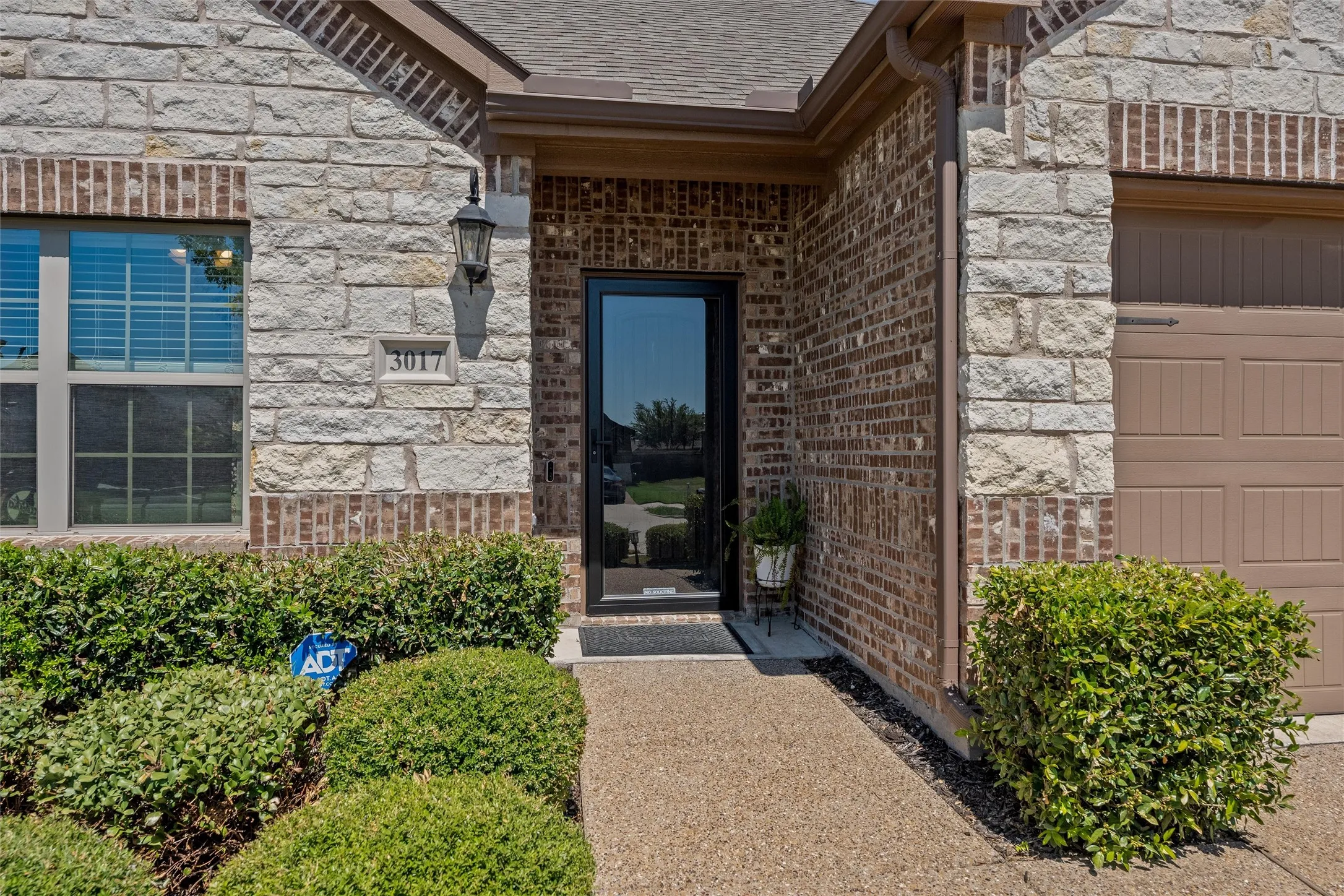 Single Family Residence For Sale in Collin County , 3017 Bobcat Drive, Melissa, Texas 75454, 3 Bedroom, 2 Bathroom, 2 Garage spaces, 1,600 Sqft, built in 2020, mls#21387685, Real Estate Agent in Melissa, Homes For Sale in Collin county, Homes For Sale in Melissa, Realtor in Melissa Texas, Real Estate Brokerage Independent Realty Texas, Luminita Cordes Realtor
