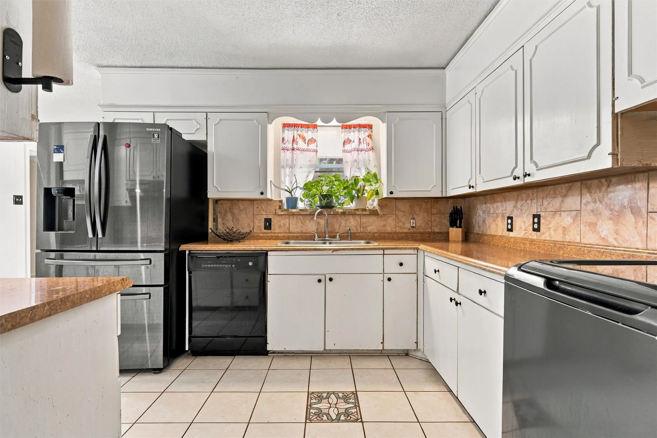 Single Family Residence For Sale in Mc Lennan County , 600 N 60th Street, Waco, Texas 76710, 3 Bedroom, 2 Bathroom, 2 Garage spaces, 1,974 Sqft, built in 1964, mls#21384979, Real Estate Agent in Waco, Homes For Sale in Mc Lennan county, Homes For Sale in Waco, Realtor in Waco Texas, Real Estate Brokerage Independent Realty Texas, Luminita Cordes Realtor