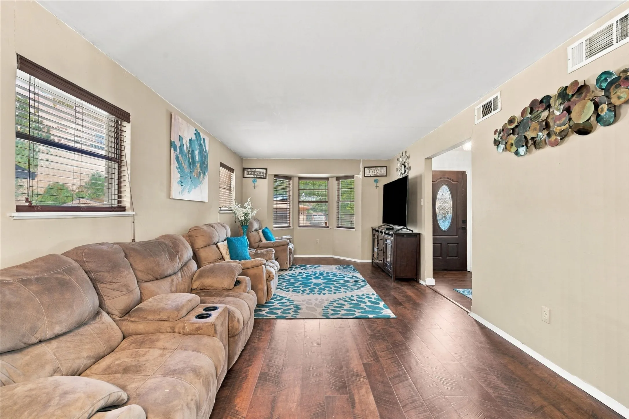 Single Family Residence For Sale in Mc Lennan County , 600 N 60th Street, Waco, Texas 76710, 3 Bedroom, 2 Bathroom, 2 Garage spaces, 1,974 Sqft, built in 1964, mls#21384979, Real Estate Agent in Waco, Homes For Sale in Mc Lennan county, Homes For Sale in Waco, Realtor in Waco Texas, Real Estate Brokerage Independent Realty Texas, Luminita Cordes Realtor