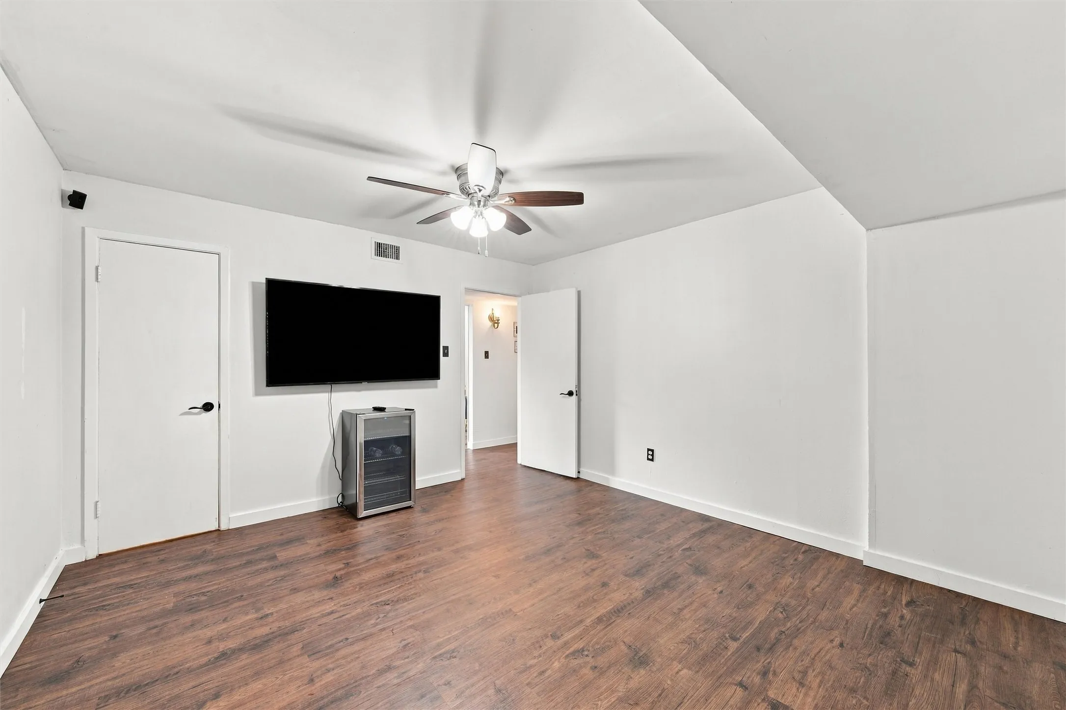 Single Family Residence For Sale in Mc Lennan County , 600 N 60th Street, Waco, Texas 76710, 3 Bedroom, 2 Bathroom, 2 Garage spaces, 1,974 Sqft, built in 1964, mls#21384979, Real Estate Agent in Waco, Homes For Sale in Mc Lennan county, Homes For Sale in Waco, Realtor in Waco Texas, Real Estate Brokerage Independent Realty Texas, Luminita Cordes Realtor
