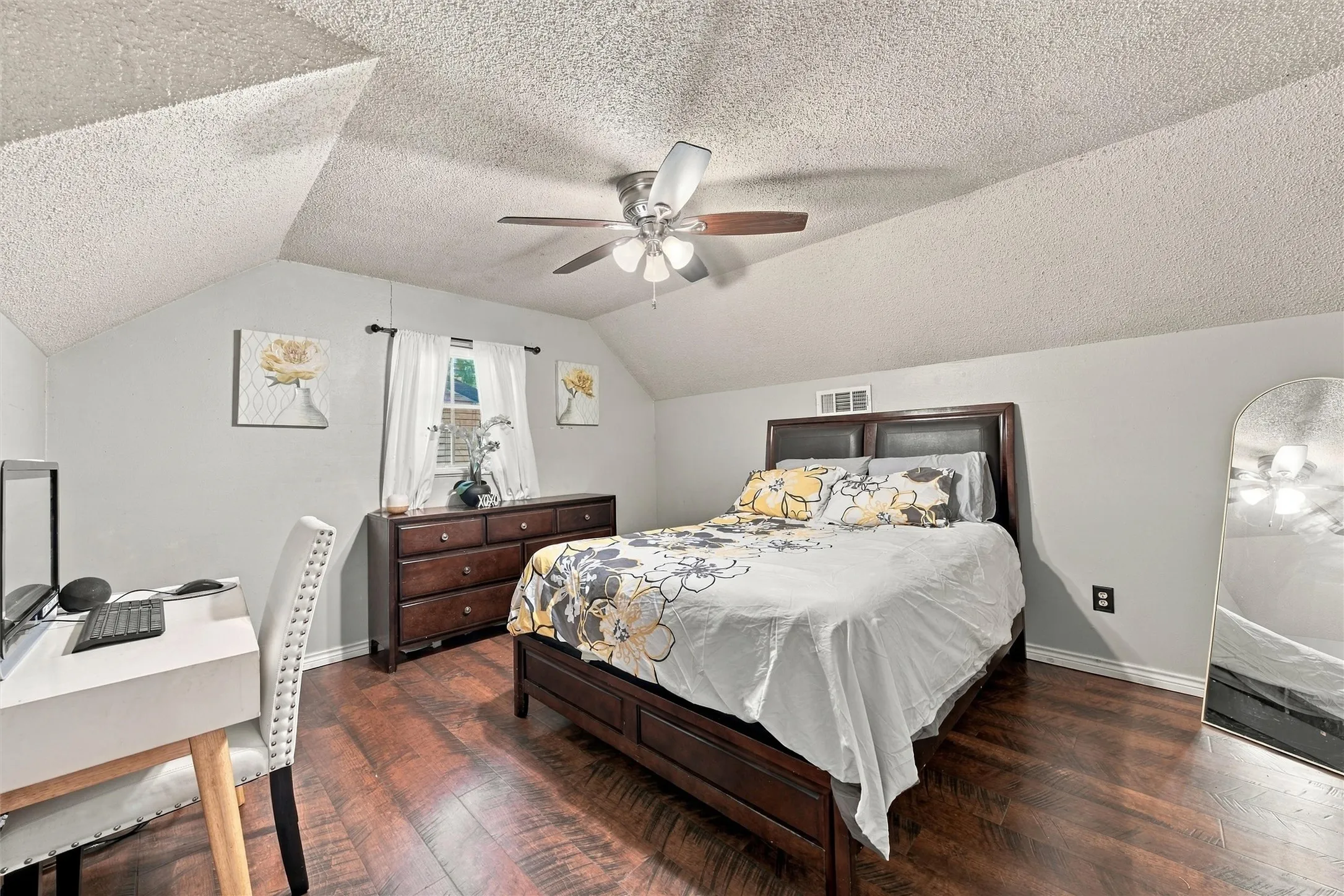 Single Family Residence For Sale in Mc Lennan County , 600 N 60th Street, Waco, Texas 76710, 3 Bedroom, 2 Bathroom, 2 Garage spaces, 1,974 Sqft, built in 1964, mls#21384979, Real Estate Agent in Waco, Homes For Sale in Mc Lennan county, Homes For Sale in Waco, Realtor in Waco Texas, Real Estate Brokerage Independent Realty Texas, Luminita Cordes Realtor