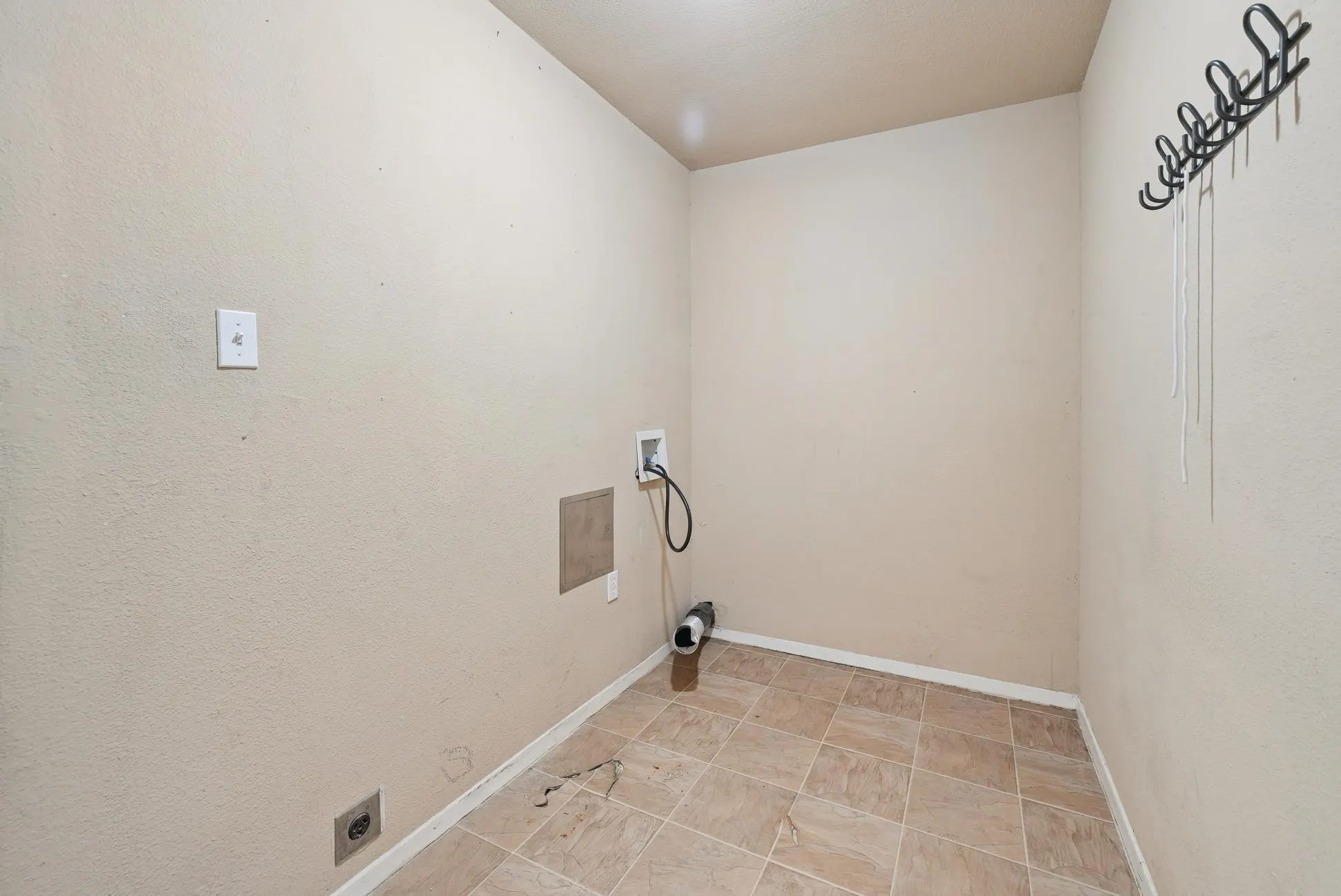 Single Family Residence For Sale in Dallas County , 2604 Globe Avenue, Dallas, Texas 75228, 3 Bedroom, 2 Bathroom, 1 Garage spaces, 1,282 Sqft, built in 1958, mls#21386134, Real Estate Agent in Dallas, Homes For Sale in Dallas county, Homes For Sale in Dallas, Realtor in Dallas Texas, Real Estate Brokerage Independent Realty Texas, Luminita Cordes Realtor