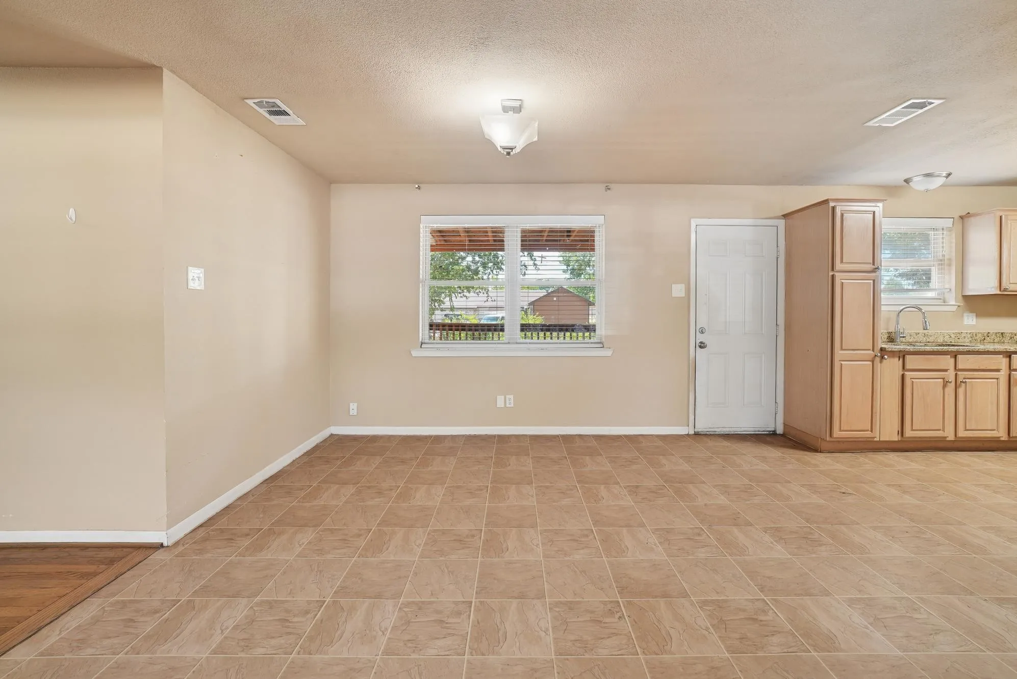 Single Family Residence For Sale in Dallas County , 2604 Globe Avenue, Dallas, Texas 75228, 3 Bedroom, 2 Bathroom, 1 Garage spaces, 1,282 Sqft, built in 1958, mls#21386134, Real Estate Agent in Dallas, Homes For Sale in Dallas county, Homes For Sale in Dallas, Realtor in Dallas Texas, Real Estate Brokerage Independent Realty Texas, Luminita Cordes Realtor