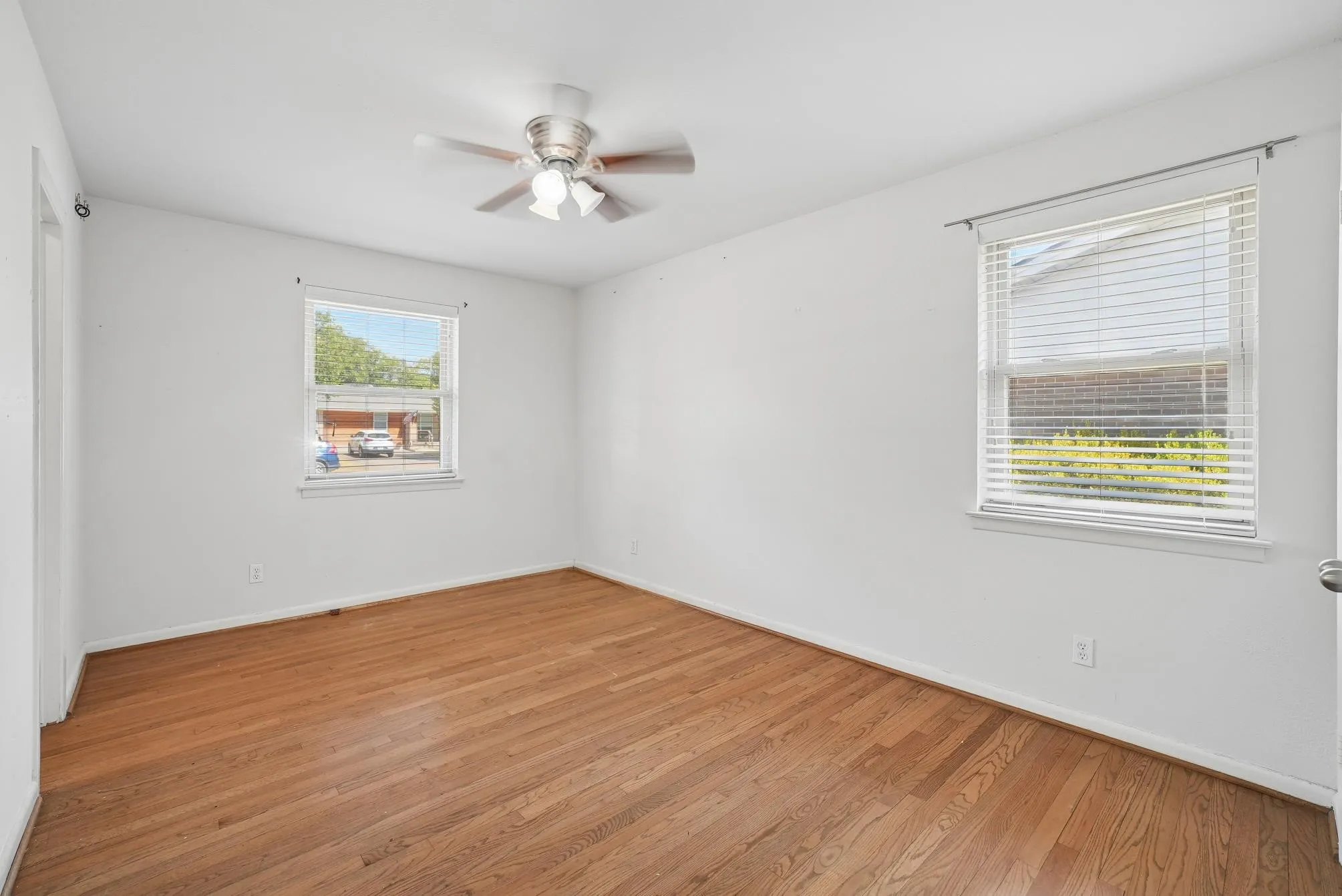 Single Family Residence For Sale in Dallas County , 2604 Globe Avenue, Dallas, Texas 75228, 3 Bedroom, 2 Bathroom, 1 Garage spaces, 1,282 Sqft, built in 1958, mls#21386134, Real Estate Agent in Dallas, Homes For Sale in Dallas county, Homes For Sale in Dallas, Realtor in Dallas Texas, Real Estate Brokerage Independent Realty Texas, Luminita Cordes Realtor