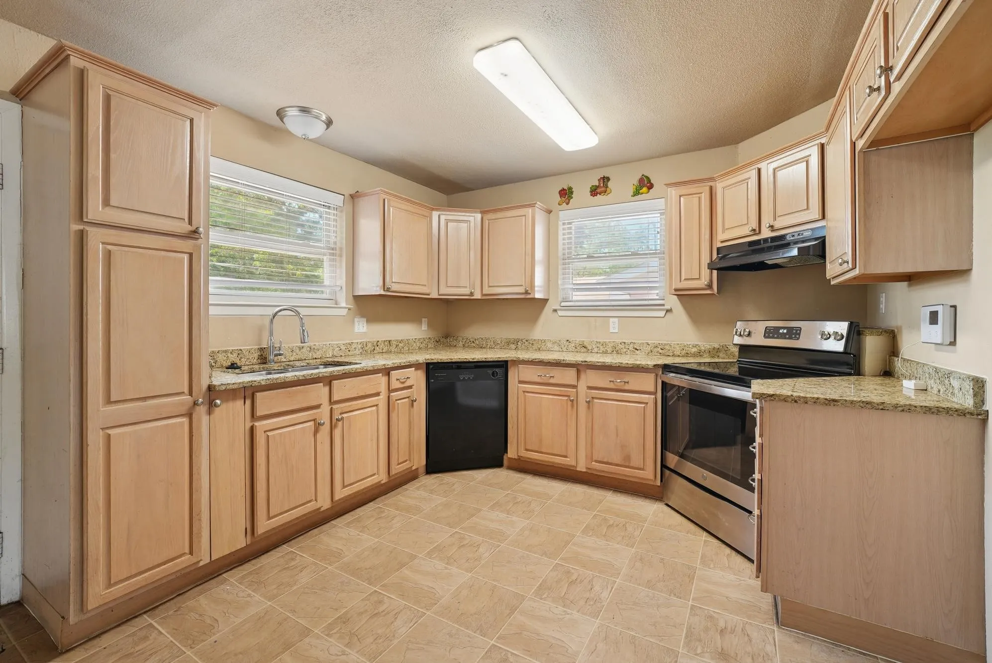 Single Family Residence For Sale in Dallas County , 2604 Globe Avenue, Dallas, Texas 75228, 3 Bedroom, 2 Bathroom, 1 Garage spaces, 1,282 Sqft, built in 1958, mls#21386134, Real Estate Agent in Dallas, Homes For Sale in Dallas county, Homes For Sale in Dallas, Realtor in Dallas Texas, Real Estate Brokerage Independent Realty Texas, Luminita Cordes Realtor
