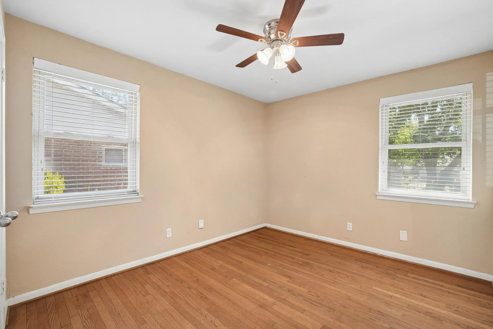 Single Family Residence For Sale in Dallas County , 2604 Globe Avenue, Dallas, Texas 75228, 3 Bedroom, 2 Bathroom, 1 Garage spaces, 1,282 Sqft, built in 1958, mls#21386134, Real Estate Agent in Dallas, Homes For Sale in Dallas county, Homes For Sale in Dallas, Realtor in Dallas Texas, Real Estate Brokerage Independent Realty Texas, Luminita Cordes Realtor