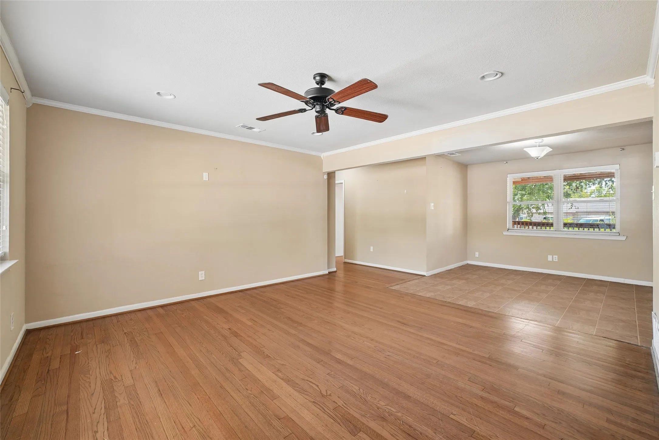 Single Family Residence For Sale in Dallas County , 2604 Globe Avenue, Dallas, Texas 75228, 3 Bedroom, 2 Bathroom, 1 Garage spaces, 1,282 Sqft, built in 1958, mls#21386134, Real Estate Agent in Dallas, Homes For Sale in Dallas county, Homes For Sale in Dallas, Realtor in Dallas Texas, Real Estate Brokerage Independent Realty Texas, Luminita Cordes Realtor