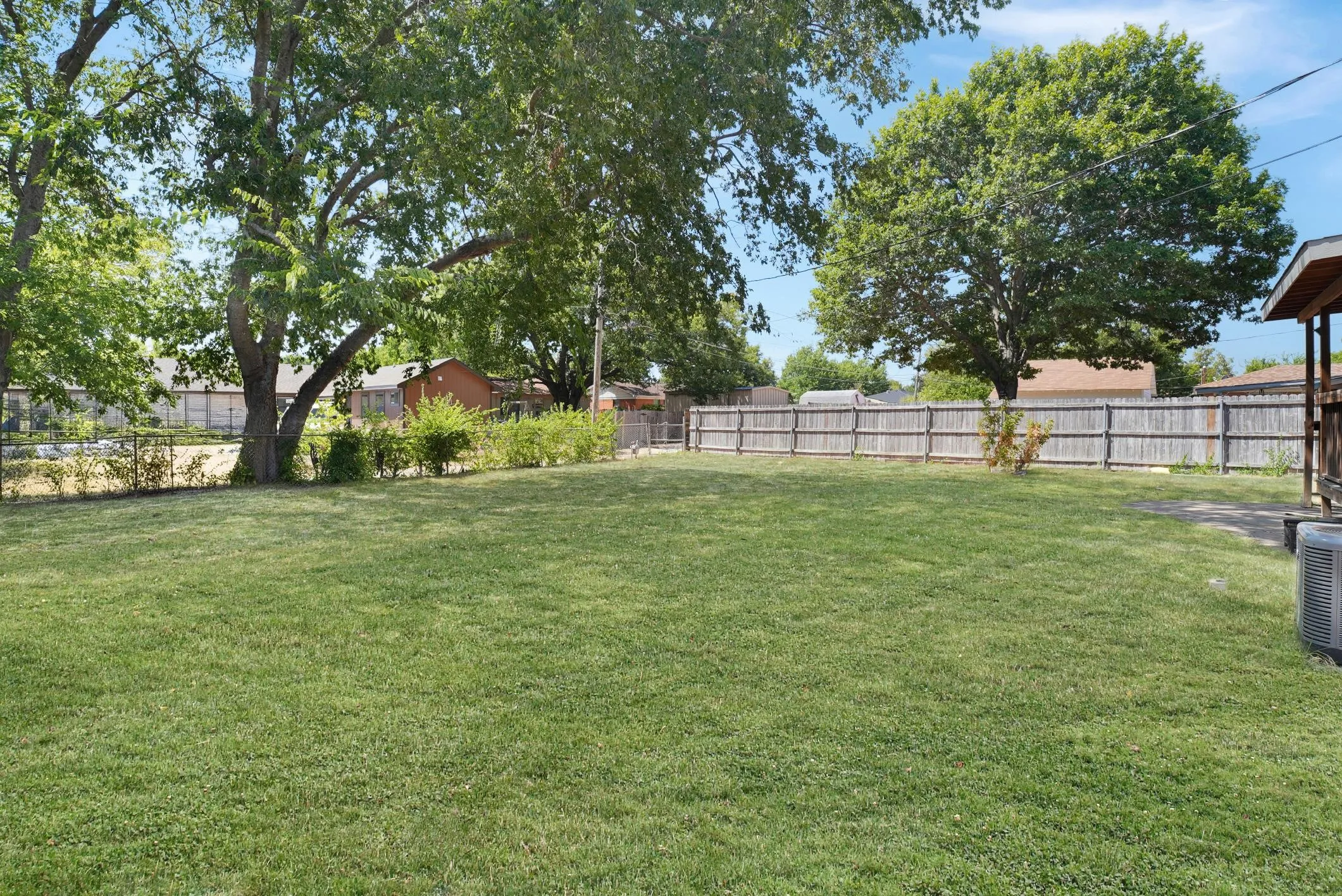 Single Family Residence For Sale in Dallas County , 2604 Globe Avenue, Dallas, Texas 75228, 3 Bedroom, 2 Bathroom, 1 Garage spaces, 1,282 Sqft, built in 1958, mls#21386134, Real Estate Agent in Dallas, Homes For Sale in Dallas county, Homes For Sale in Dallas, Realtor in Dallas Texas, Real Estate Brokerage Independent Realty Texas, Luminita Cordes Realtor
