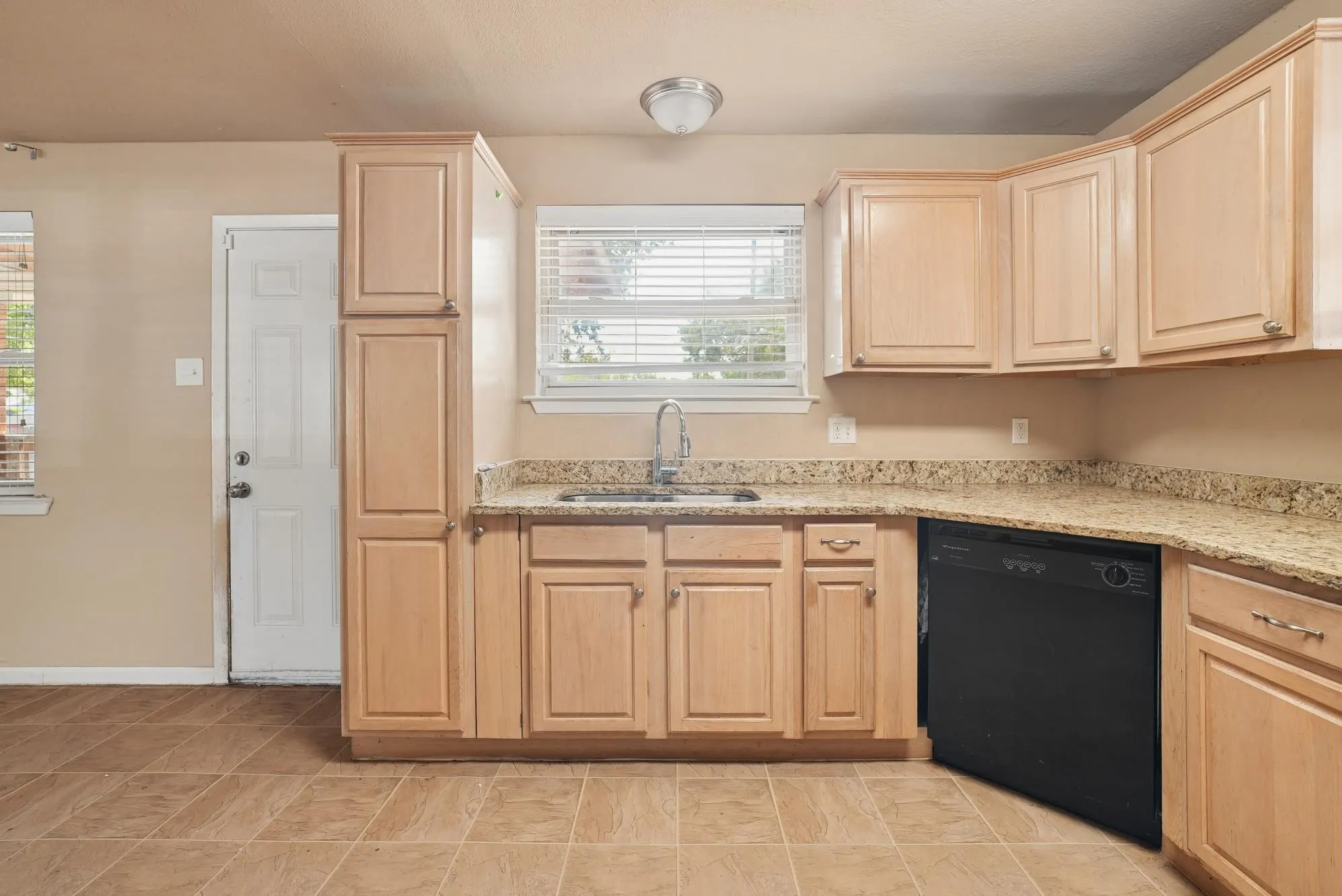 Single Family Residence For Sale in Dallas County , 2604 Globe Avenue, Dallas, Texas 75228, 3 Bedroom, 2 Bathroom, 1 Garage spaces, 1,282 Sqft, built in 1958, mls#21386134, Real Estate Agent in Dallas, Homes For Sale in Dallas county, Homes For Sale in Dallas, Realtor in Dallas Texas, Real Estate Brokerage Independent Realty Texas, Luminita Cordes Realtor