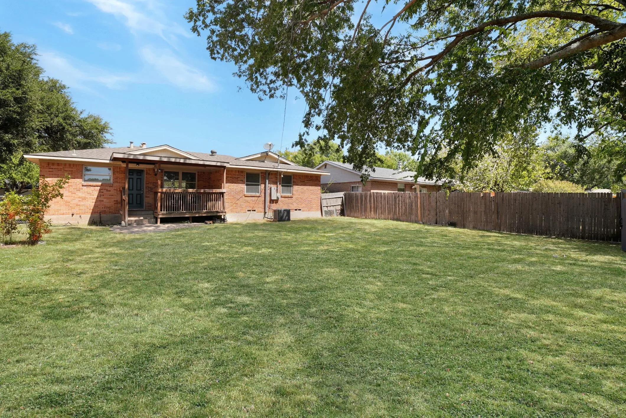 Single Family Residence For Sale in Dallas County , 2604 Globe Avenue, Dallas, Texas 75228, 3 Bedroom, 2 Bathroom, 1 Garage spaces, 1,282 Sqft, built in 1958, mls#21386134, Real Estate Agent in Dallas, Homes For Sale in Dallas county, Homes For Sale in Dallas, Realtor in Dallas Texas, Real Estate Brokerage Independent Realty Texas, Luminita Cordes Realtor