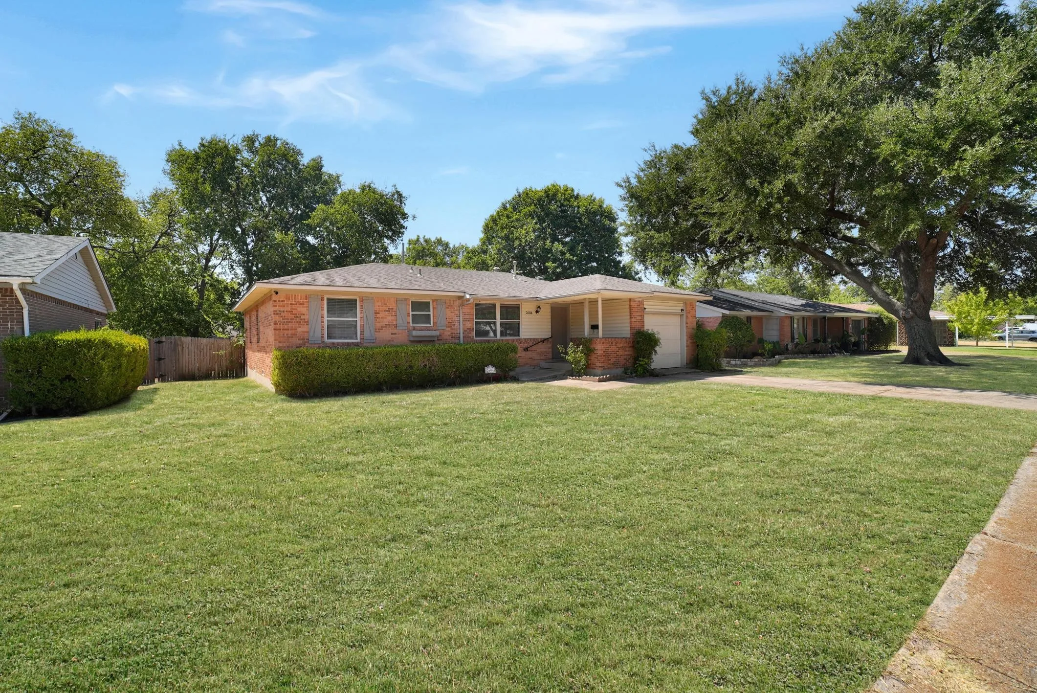Single Family Residence For Sale in Dallas County , 2604 Globe Avenue, Dallas, Texas 75228, 3 Bedroom, 2 Bathroom, 1 Garage spaces, 1,282 Sqft, built in 1958, mls#21386134, Real Estate Agent in Dallas, Homes For Sale in Dallas county, Homes For Sale in Dallas, Realtor in Dallas Texas, Real Estate Brokerage Independent Realty Texas, Luminita Cordes Realtor