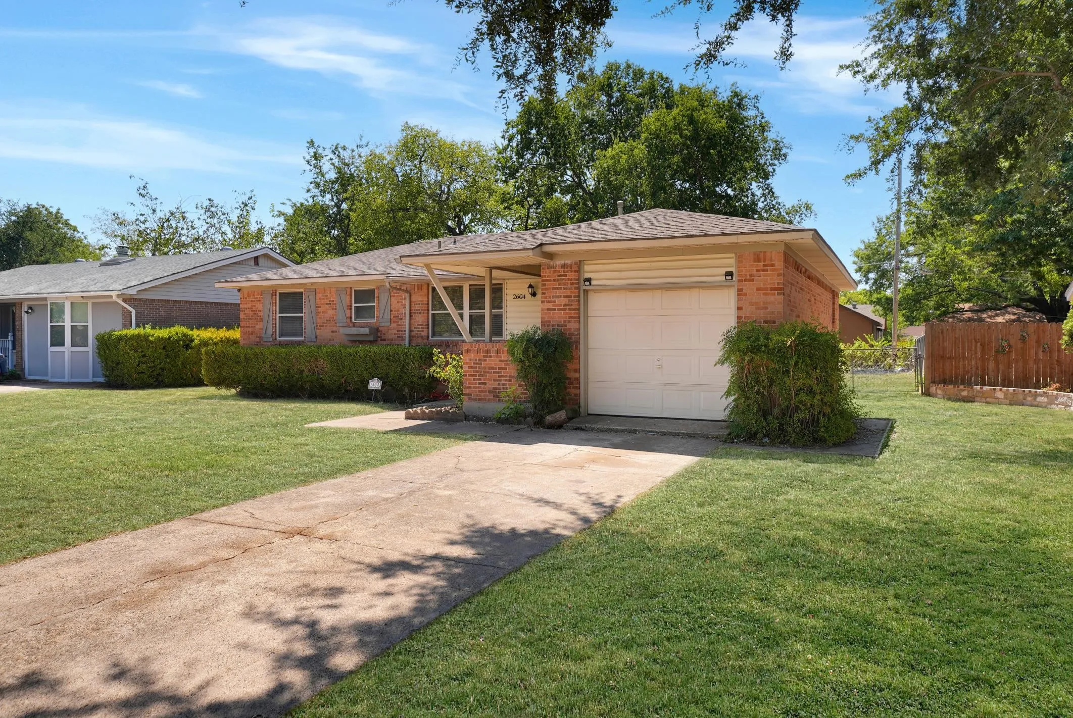Single Family Residence For Sale in Dallas County , 2604 Globe Avenue, Dallas, Texas 75228, 3 Bedroom, 2 Bathroom, 1 Garage spaces, 1,282 Sqft, built in 1958, mls#21386134, Real Estate Agent in Dallas, Homes For Sale in Dallas county, Homes For Sale in Dallas, Realtor in Dallas Texas, Real Estate Brokerage Independent Realty Texas, Luminita Cordes Realtor