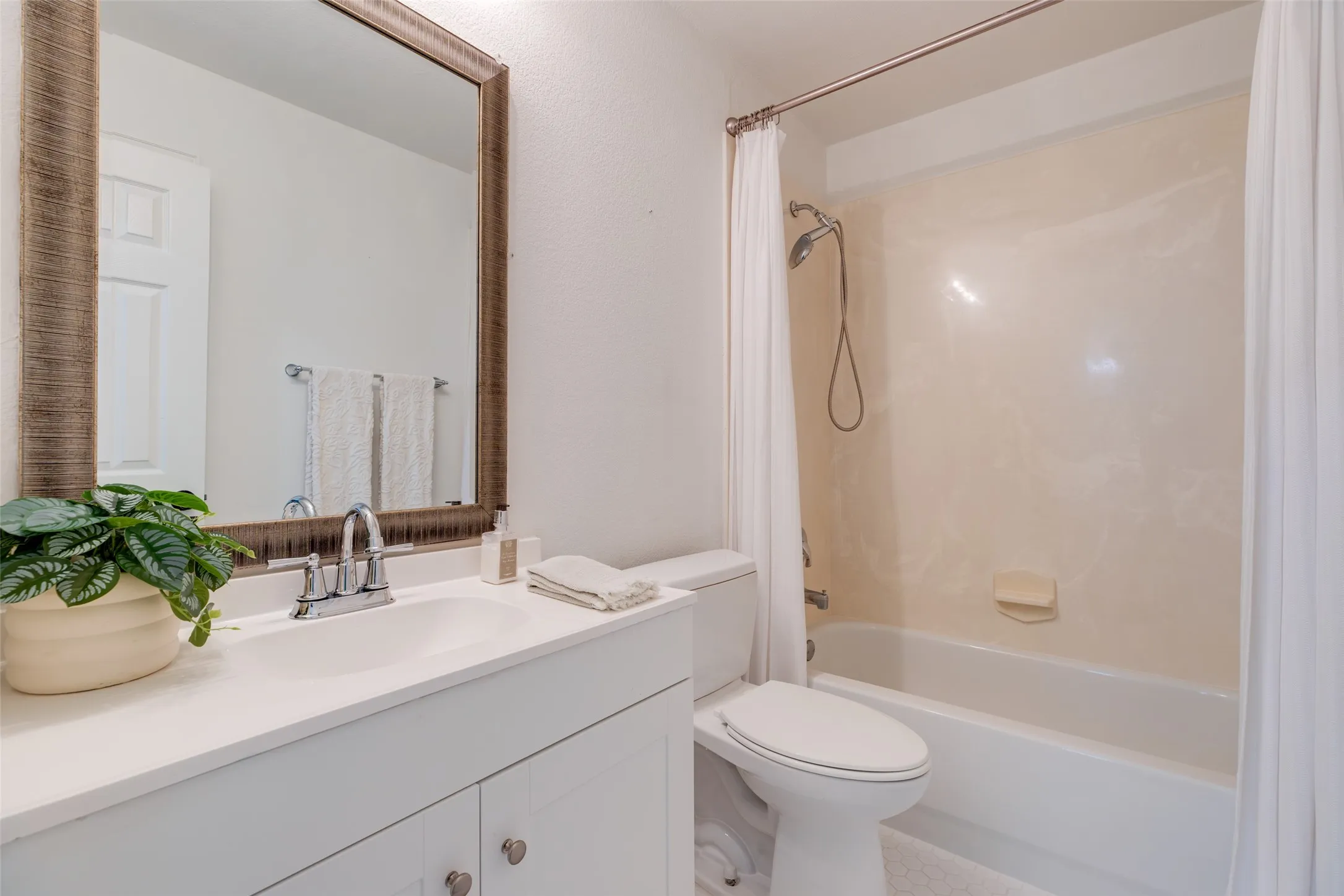 Single Family Residence For Sale in Collin County , 881 Sibyl Lane, Prosper, Texas 75078, 4 Bedroom, 2 Bathroom, 2 Garage spaces, 2,356 Sqft, built in 2004, mls#21385447, Real Estate Agent in Prosper, Homes For Sale in Collin county, Homes For Sale in Prosper, Realtor in Prosper Texas, Real Estate Brokerage Independent Realty Texas, Luminita Cordes Realtor