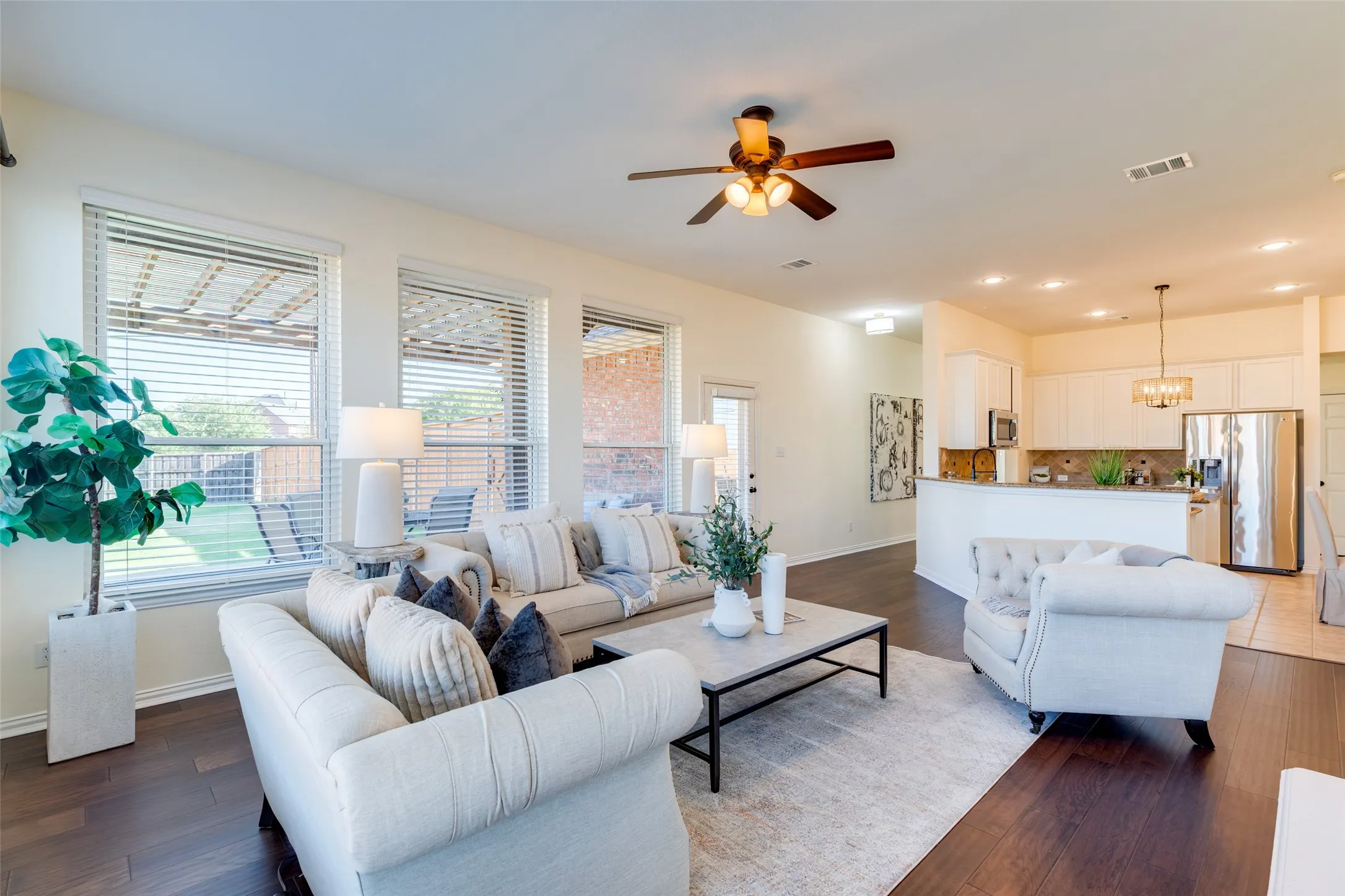 Single Family Residence For Sale in Collin County , 881 Sibyl Lane, Prosper, Texas 75078, 4 Bedroom, 2 Bathroom, 2 Garage spaces, 2,356 Sqft, built in 2004, mls#21385447, Real Estate Agent in Prosper, Homes For Sale in Collin county, Homes For Sale in Prosper, Realtor in Prosper Texas, Real Estate Brokerage Independent Realty Texas, Luminita Cordes Realtor