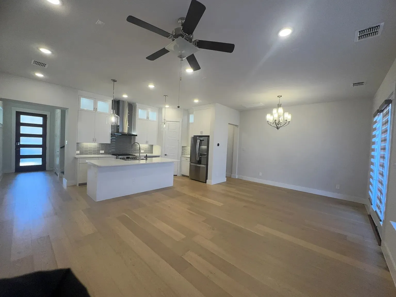 Single Family Residence For Rent in Dallas County , 8207 Nunley Lane, Dallas, Texas 75231, 3 Bedroom, 3 Bathroom, 2 Garage spaces, 1,882 Sqft, built in 2021, mls#21387699, Real Estate Agent in Dallas, Homes For Rent in Dallas county, Homes For Rent in Dallas, Realtor in Dallas Texas, Real Estate Brokerage Independent Realty Texas, Luminita Cordes Realtor