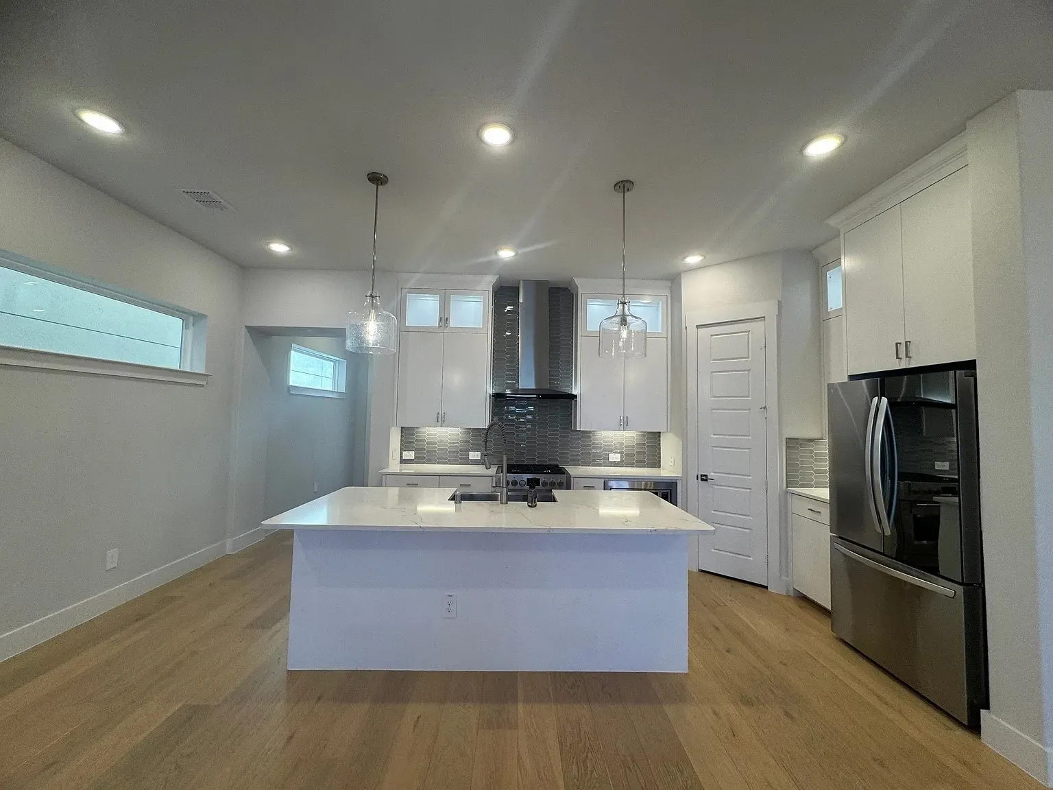 Single Family Residence For Rent in Dallas County , 8207 Nunley Lane, Dallas, Texas 75231, 3 Bedroom, 3 Bathroom, 2 Garage spaces, 1,882 Sqft, built in 2021, mls#21387699, Real Estate Agent in Dallas, Homes For Rent in Dallas county, Homes For Rent in Dallas, Realtor in Dallas Texas, Real Estate Brokerage Independent Realty Texas, Luminita Cordes Realtor