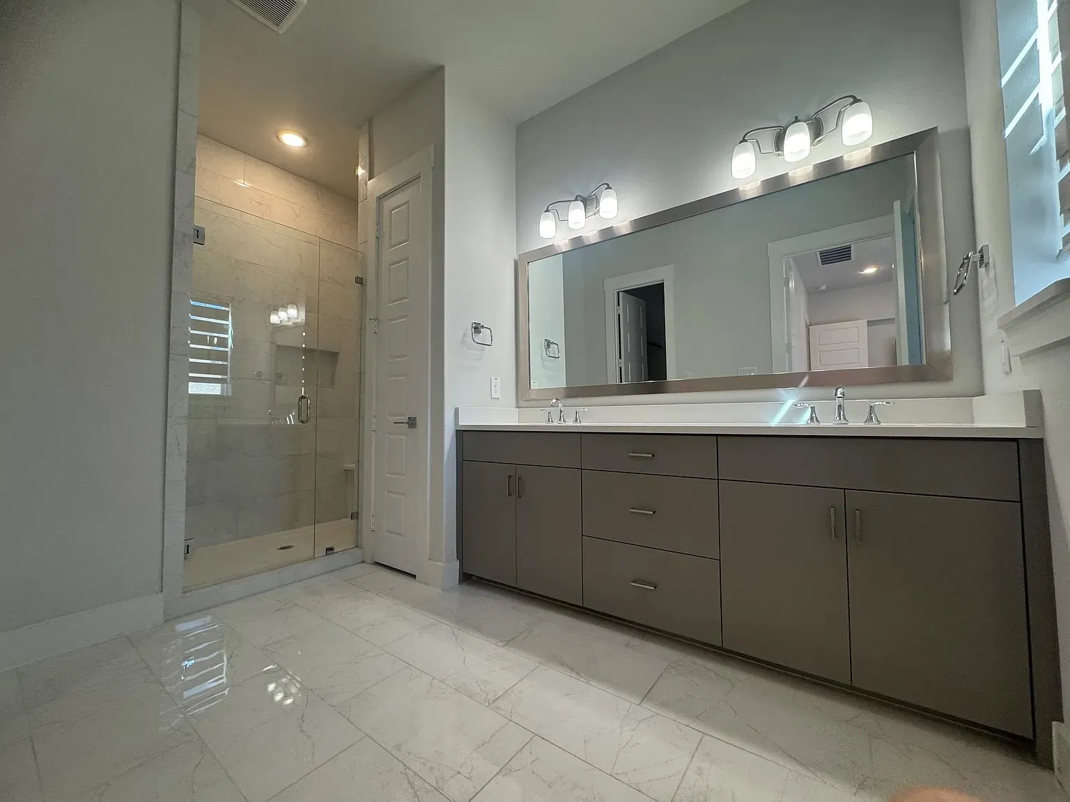 Single Family Residence For Rent in Dallas County , 8207 Nunley Lane, Dallas, Texas 75231, 3 Bedroom, 3 Bathroom, 2 Garage spaces, 1,882 Sqft, built in 2021, mls#21387699, Real Estate Agent in Dallas, Homes For Rent in Dallas county, Homes For Rent in Dallas, Realtor in Dallas Texas, Real Estate Brokerage Independent Realty Texas, Luminita Cordes Realtor