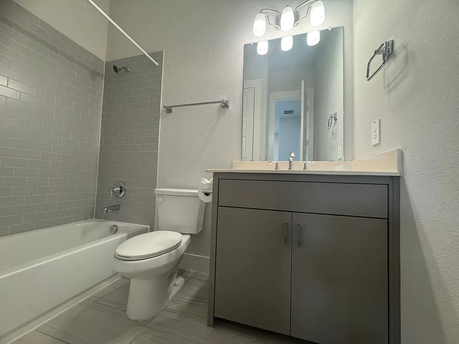 Single Family Residence For Rent in Dallas County , 8207 Nunley Lane, Dallas, Texas 75231, 3 Bedroom, 3 Bathroom, 2 Garage spaces, 1,882 Sqft, built in 2021, mls#21387699, Real Estate Agent in Dallas, Homes For Rent in Dallas county, Homes For Rent in Dallas, Realtor in Dallas Texas, Real Estate Brokerage Independent Realty Texas, Luminita Cordes Realtor