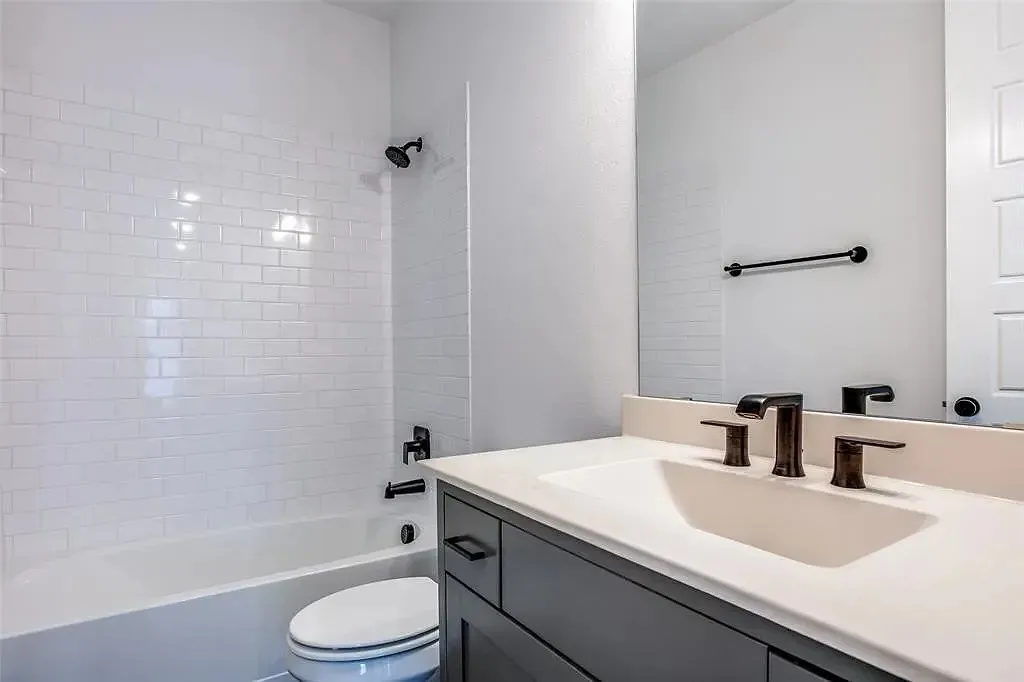 Single Family Residence For Rent in Dallas County , 8207 Nunley Lane, Dallas, Texas 75231, 3 Bedroom, 3 Bathroom, 2 Garage spaces, 1,882 Sqft, built in 2021, mls#21387699, Real Estate Agent in Dallas, Homes For Rent in Dallas county, Homes For Rent in Dallas, Realtor in Dallas Texas, Real Estate Brokerage Independent Realty Texas, Luminita Cordes Realtor