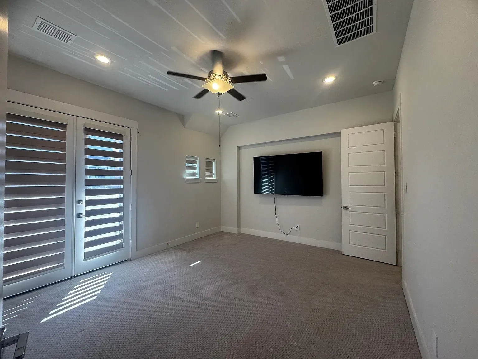 Single Family Residence For Rent in Dallas County , 8207 Nunley Lane, Dallas, Texas 75231, 3 Bedroom, 3 Bathroom, 2 Garage spaces, 1,882 Sqft, built in 2021, mls#21387699, Real Estate Agent in Dallas, Homes For Rent in Dallas county, Homes For Rent in Dallas, Realtor in Dallas Texas, Real Estate Brokerage Independent Realty Texas, Luminita Cordes Realtor